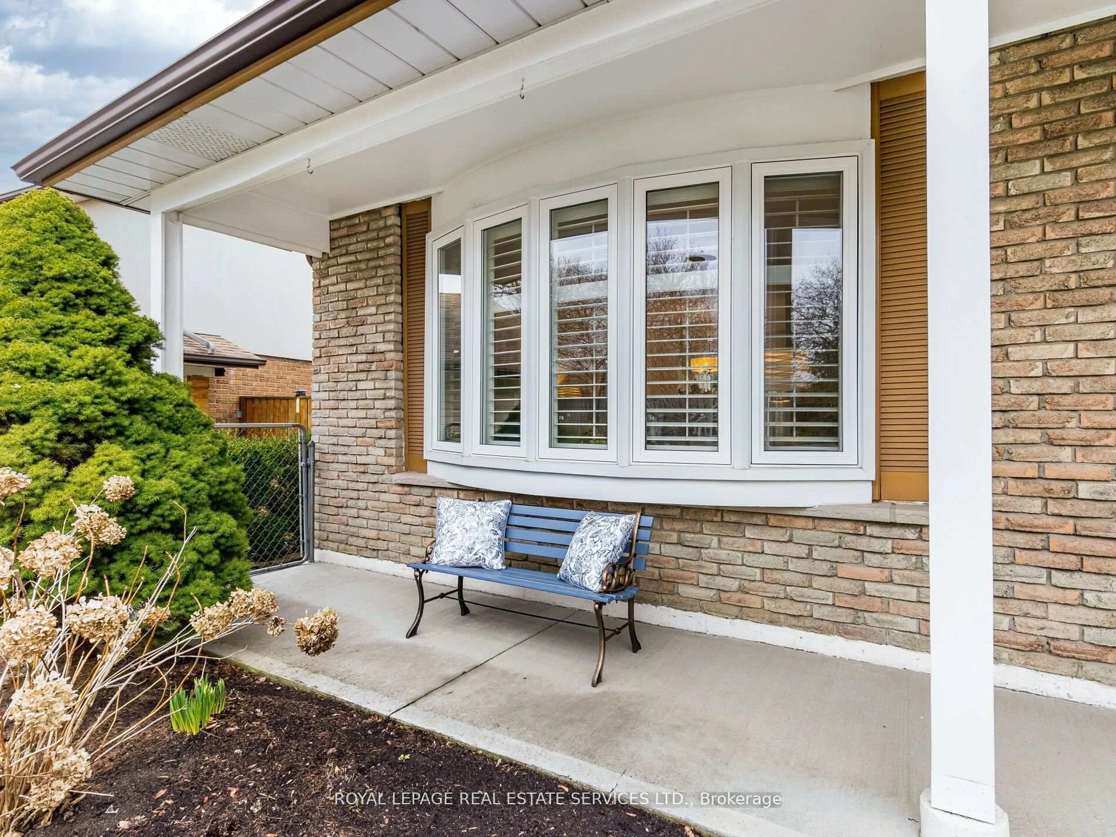 Home with brick exterior material, street for 47 Trotters Lane, Brampton Ontario L6Y 1B5