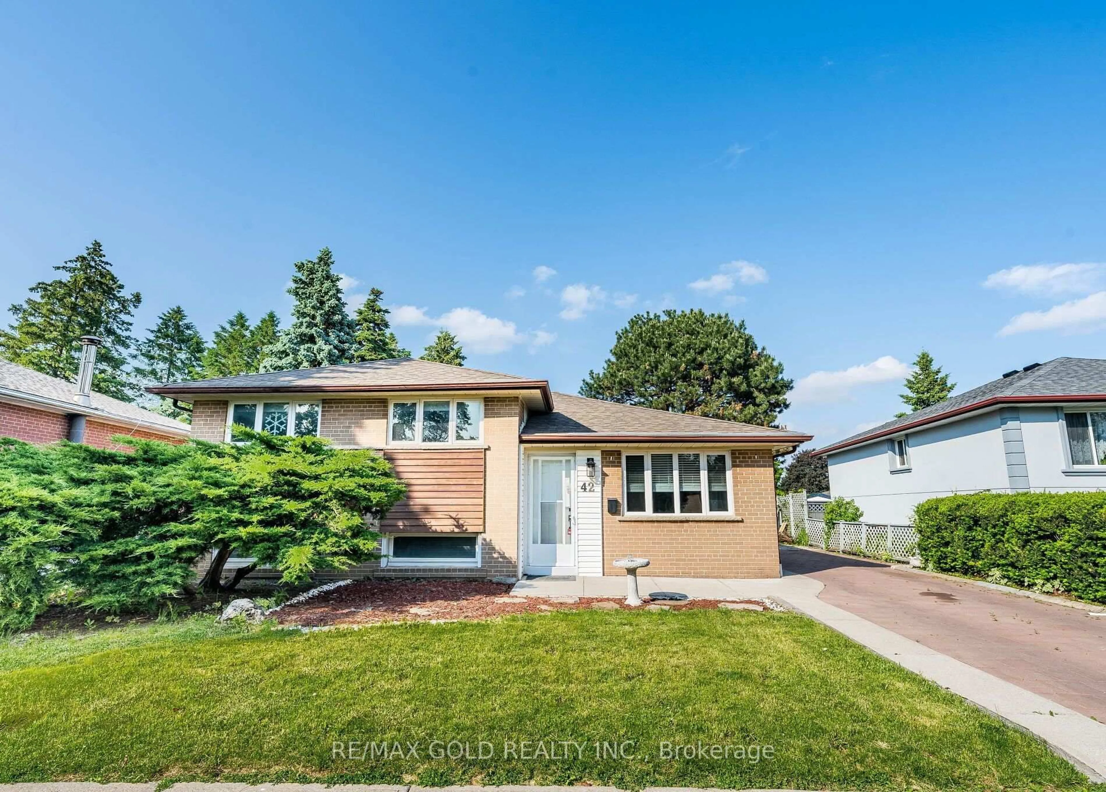 Home with vinyl exterior material, street for 42 Gretna Dr, Brampton Ontario L6X 2E7