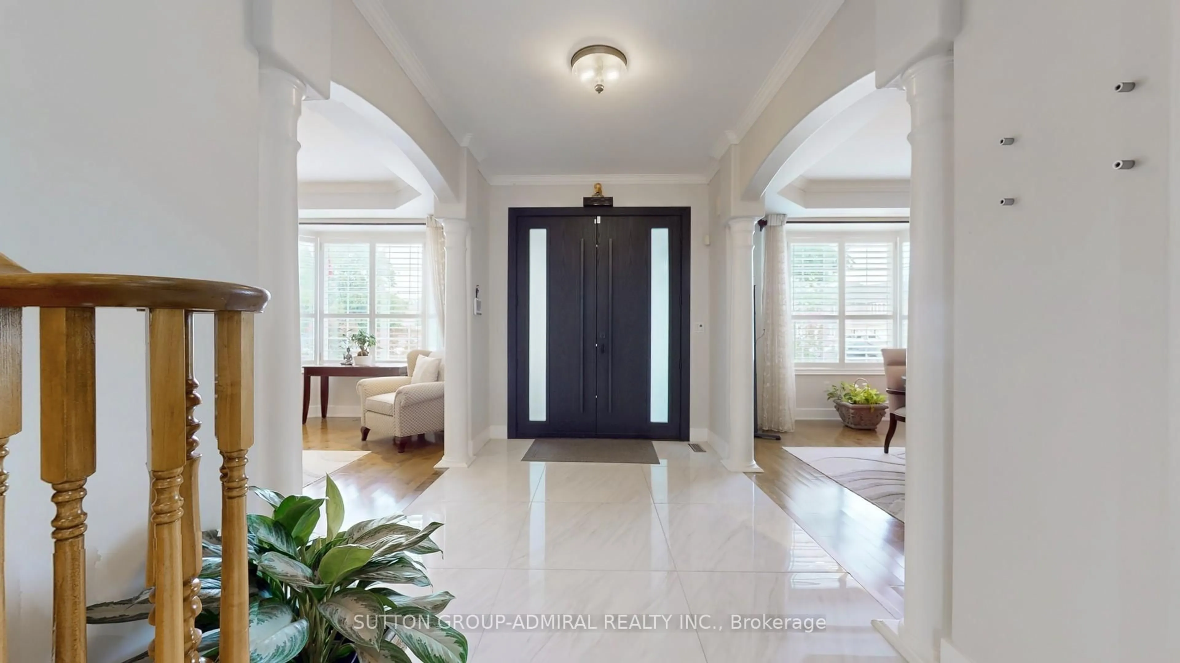 Indoor entryway for 46 Richland Cres, Brampton Ontario L6P 1M8