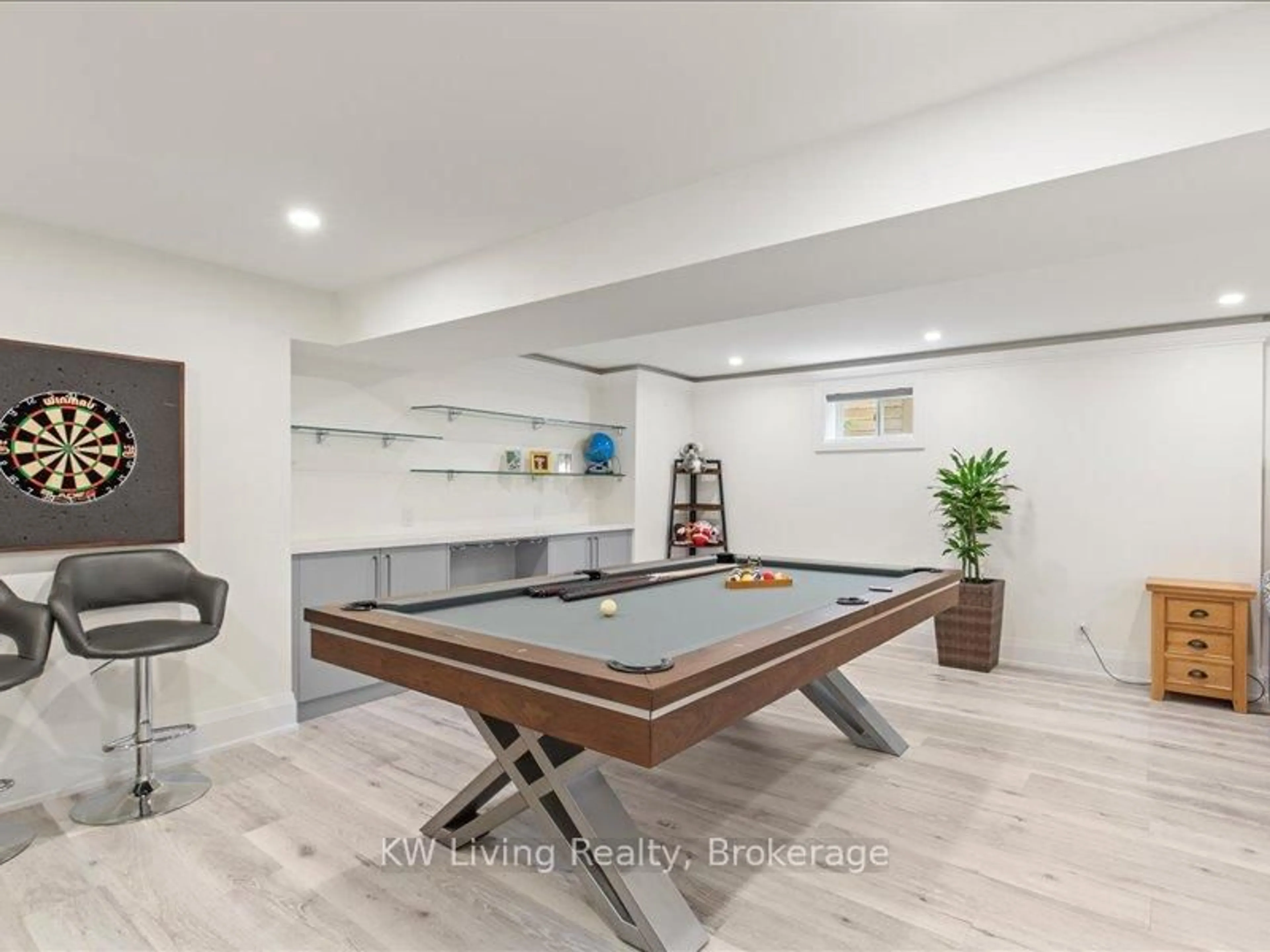 A pic of a room for 2816 Constable Rd, Mississauga Ontario L5J 1W7