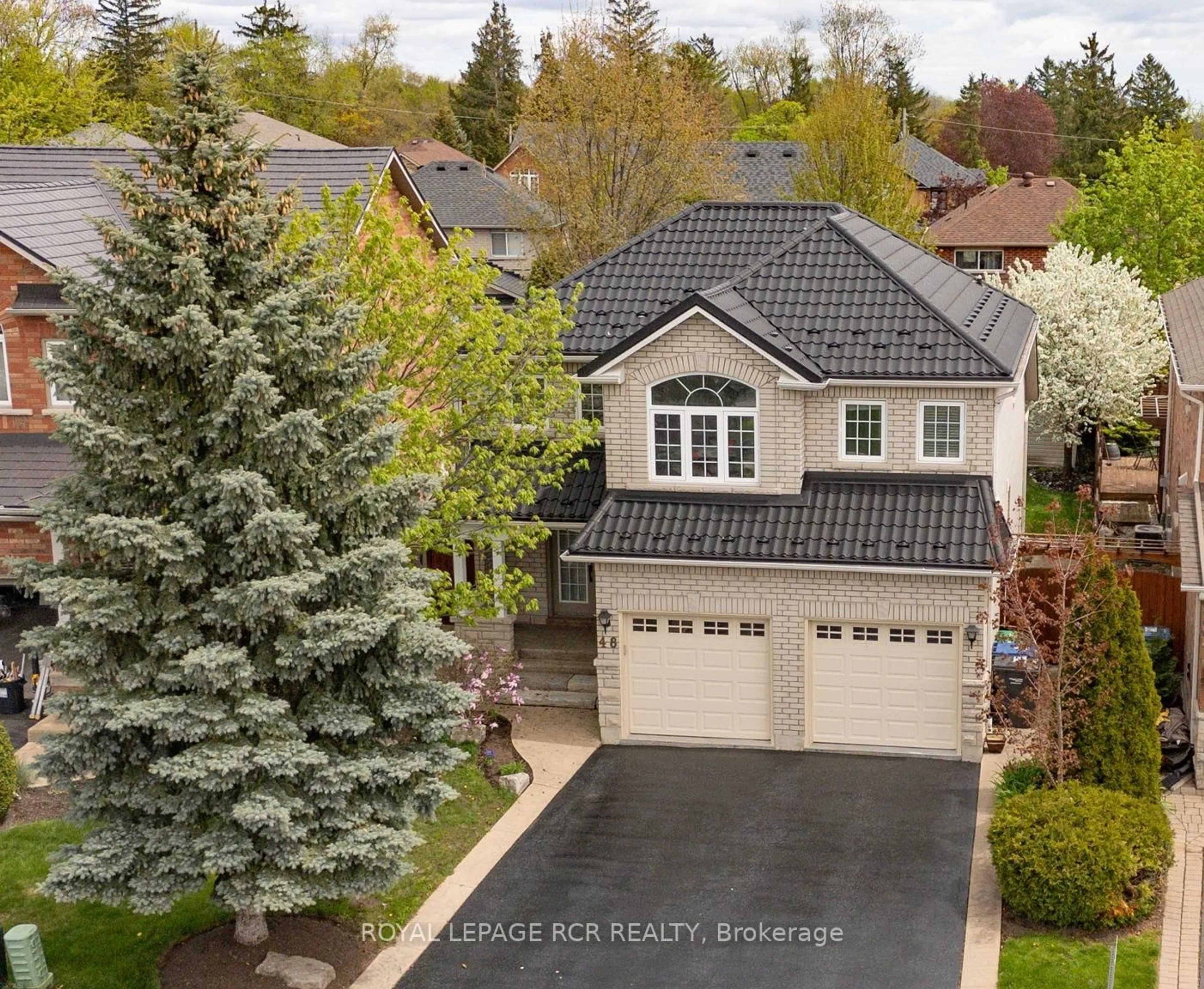 A pic from outside/outdoor area/front of a property/back of a property/a pic from drone, street for 48 Cross Country Blvd, Caledon Ontario L7E 2N6