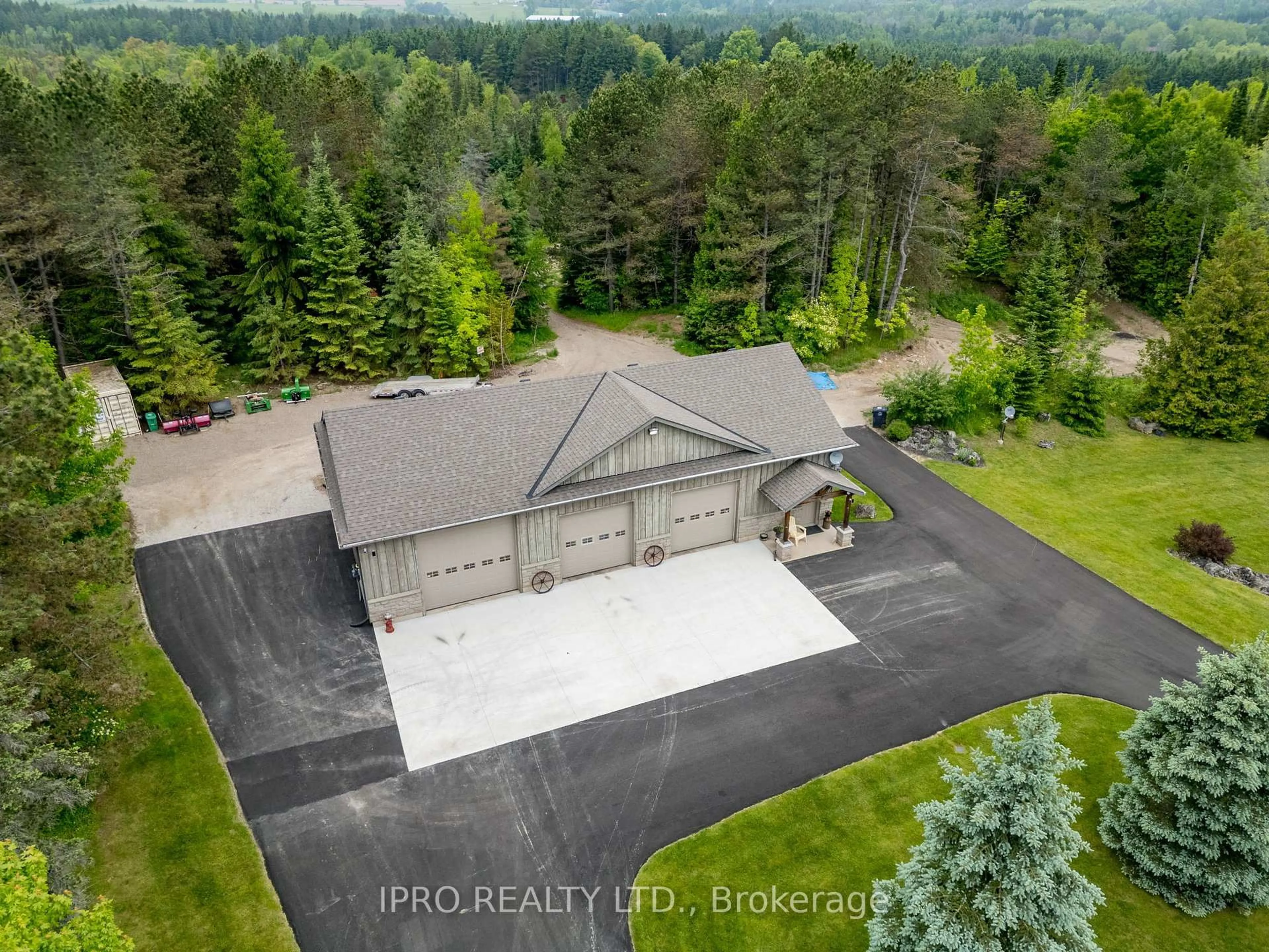 A pic from outside/outdoor area/front of a property/back of a property/a pic from drone, unknown for 20341 St Andrews Rd, Caledon Ontario L7K 2E6