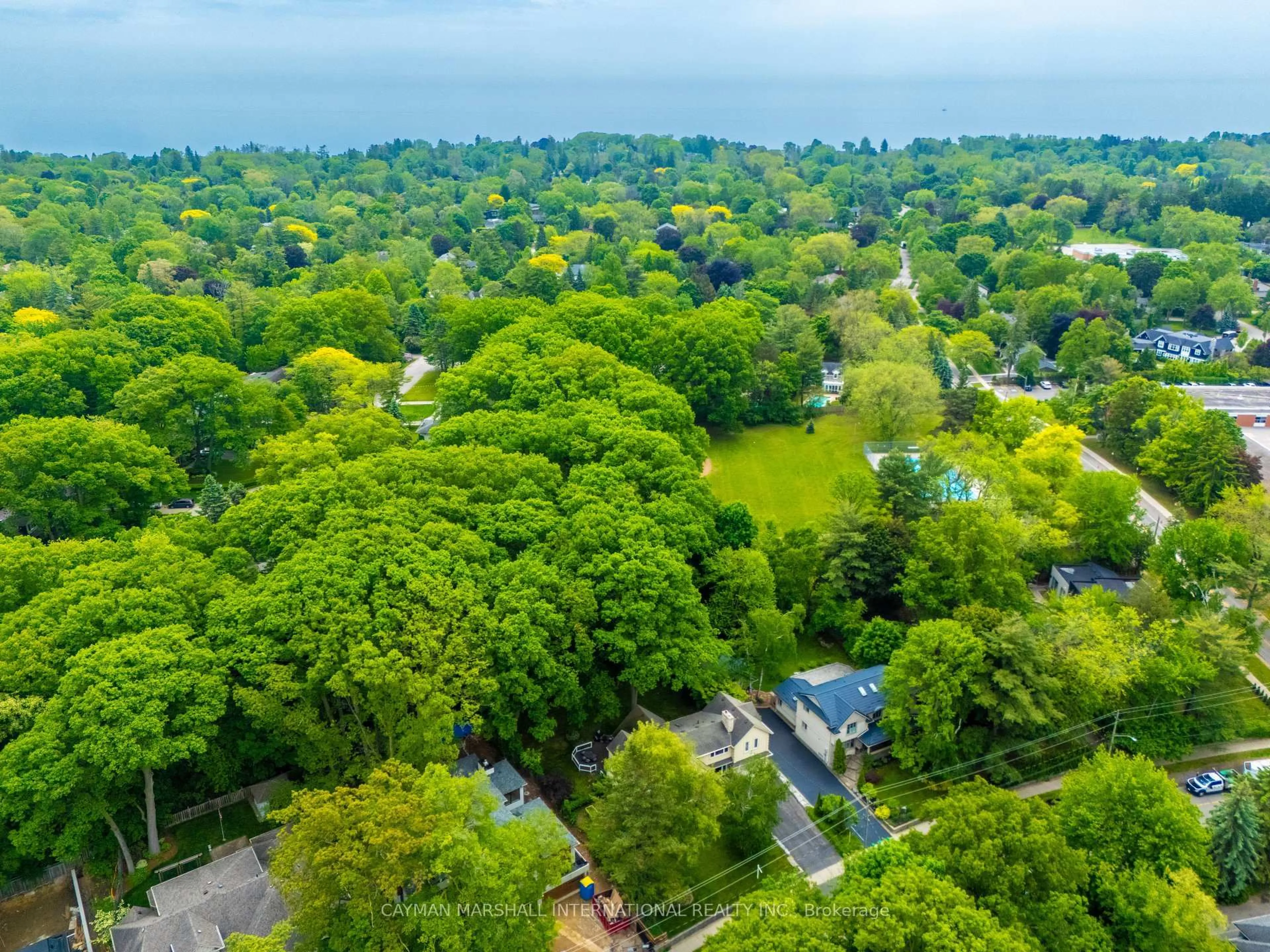 A pic from outside/outdoor area/front of a property/back of a property/a pic from drone, forest/trees view for 1334 Devon Rd, Oakville Ontario L6J 2M1