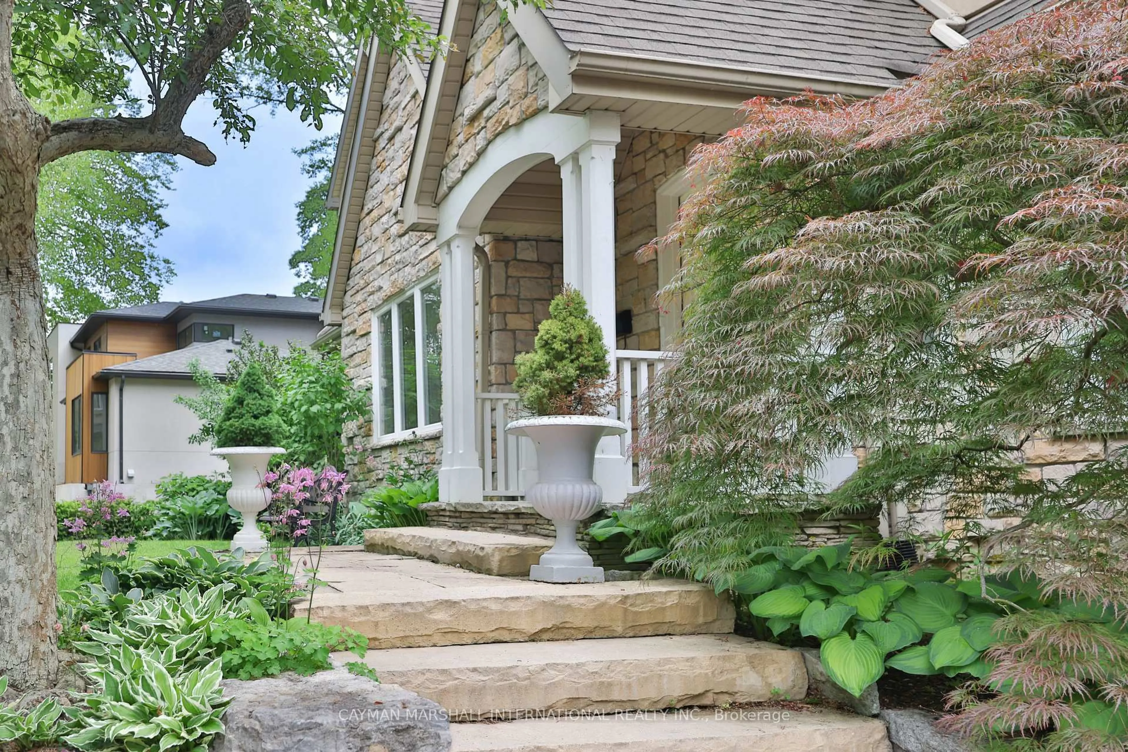 Patio, street for 1334 Devon Rd, Oakville Ontario L6J 2M1