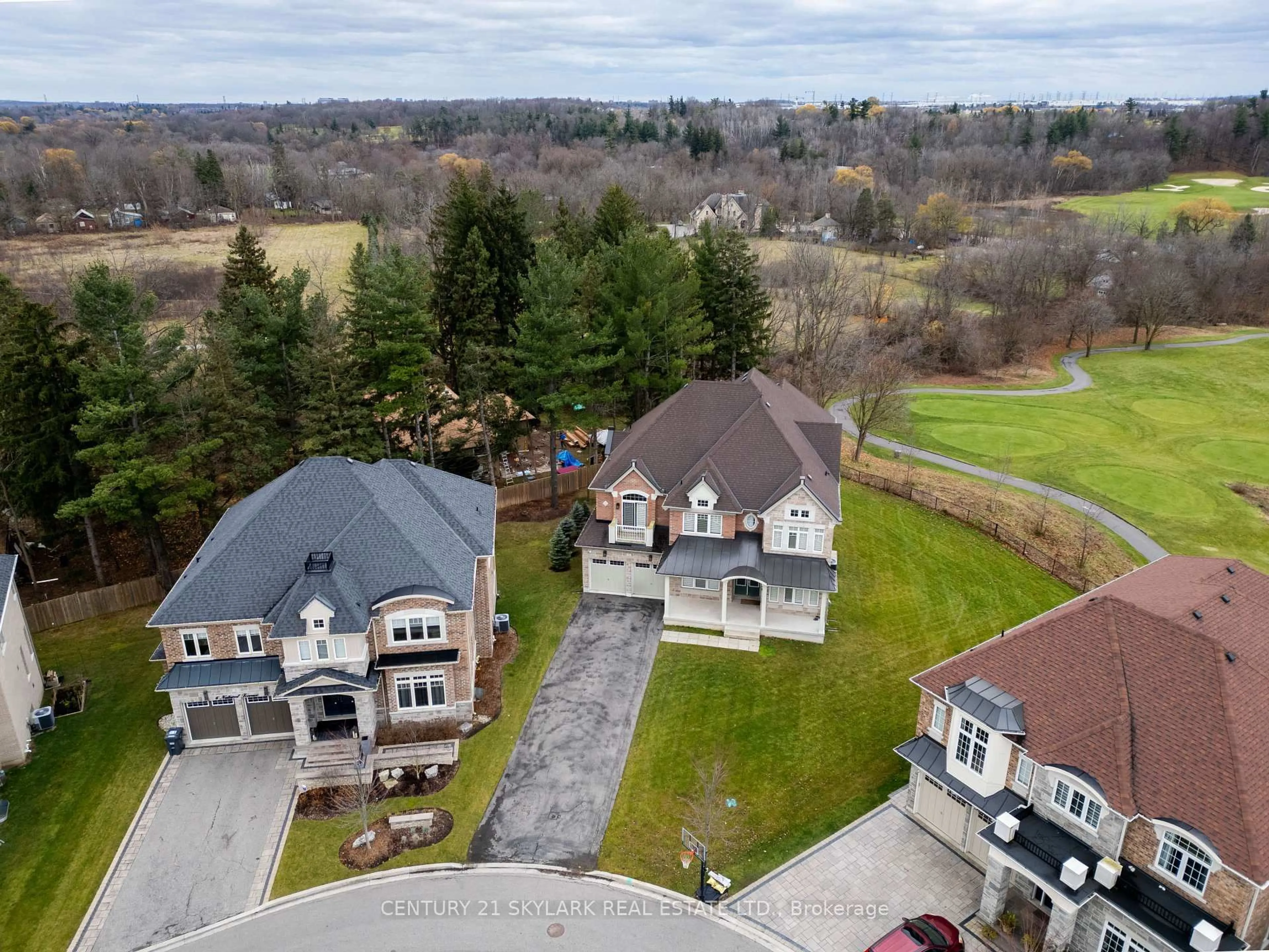 A pic from outside/outdoor area/front of a property/back of a property/a pic from drone, mountain view for 8 Natural Terr, Brampton Ontario L6Y 6A5