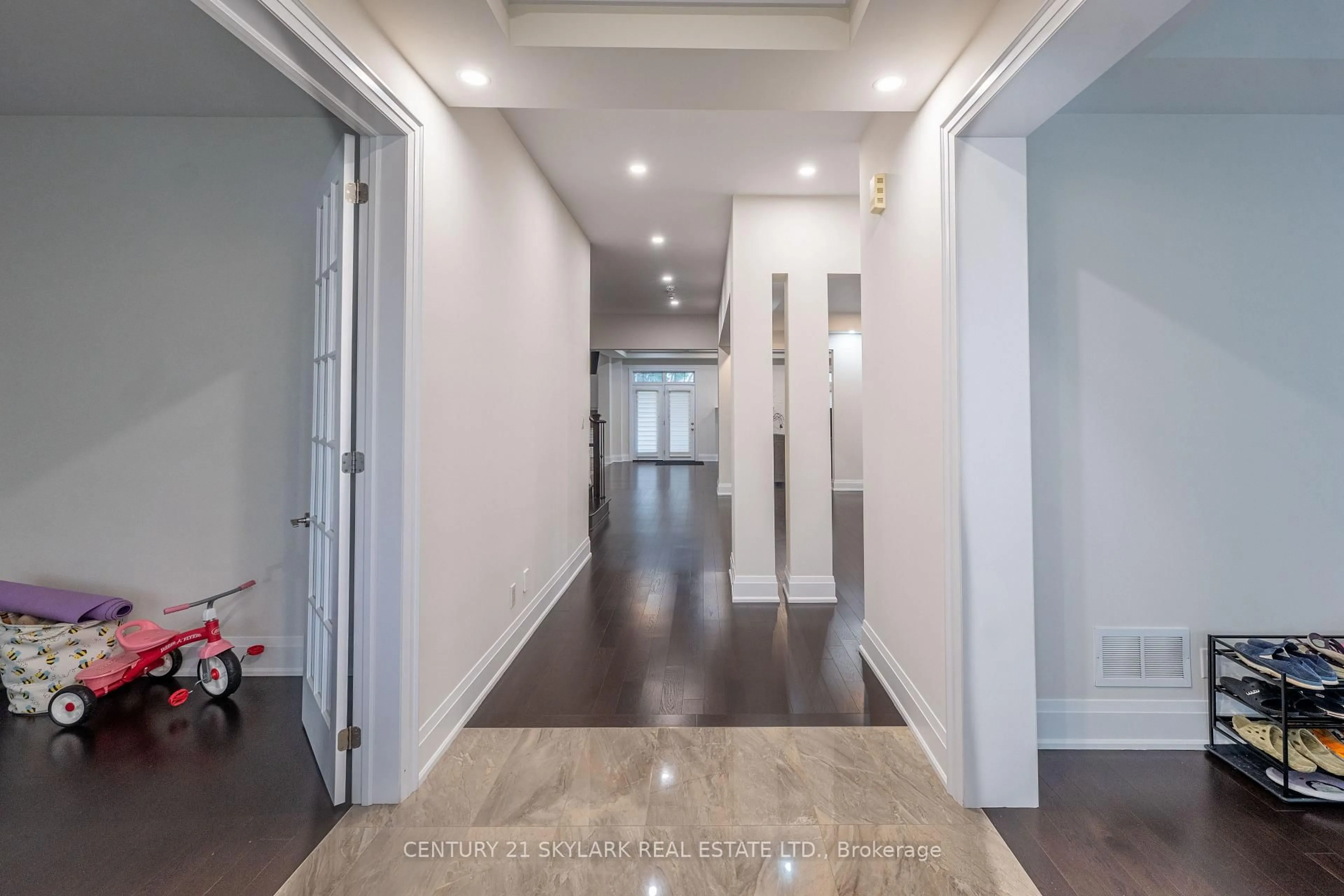 Indoor foyer for 8 Natural Terr, Brampton Ontario L6Y 6A5