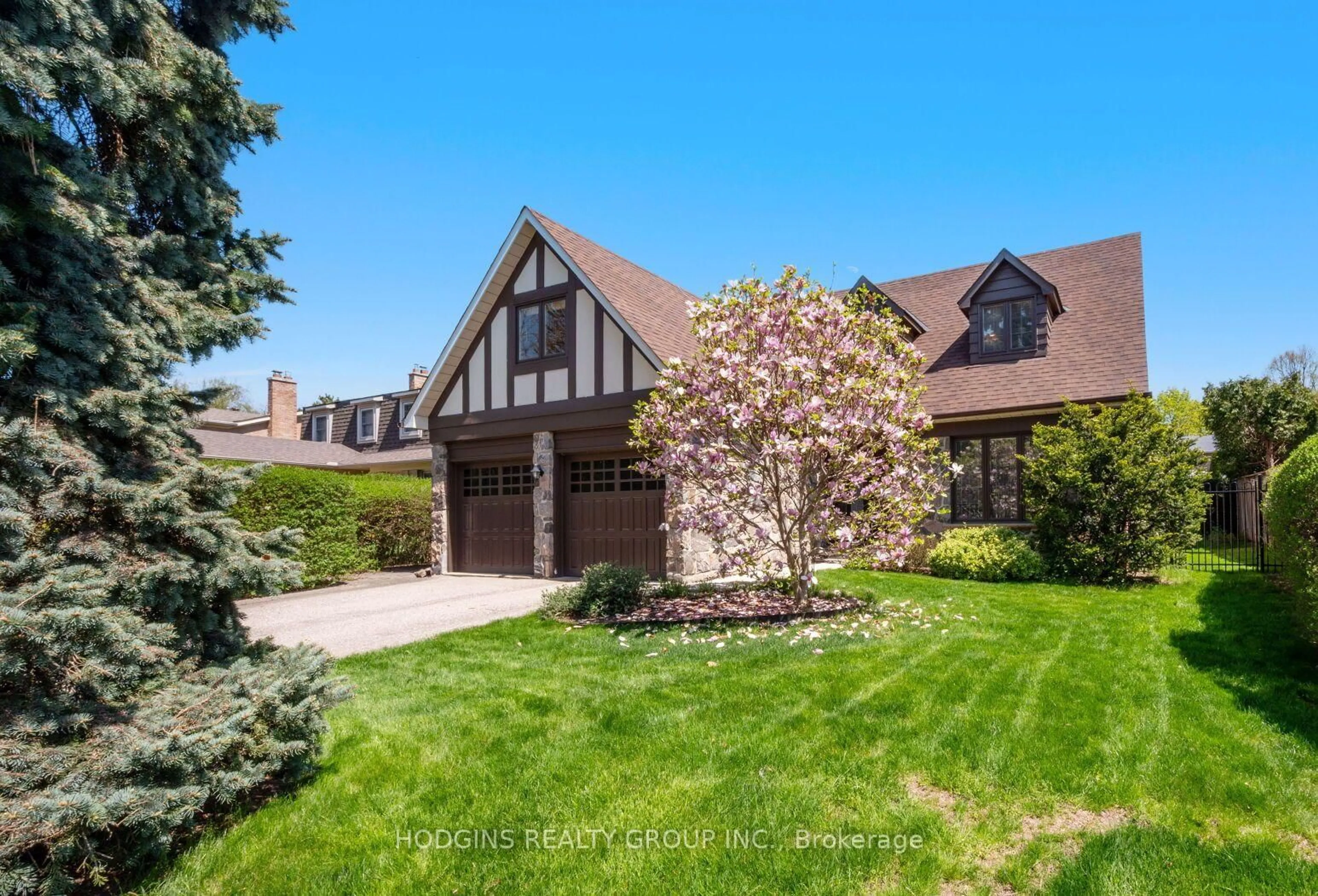 Home with brick exterior material, street for 2547 King Richard's Pl, Mississauga Ontario L5K 2H5