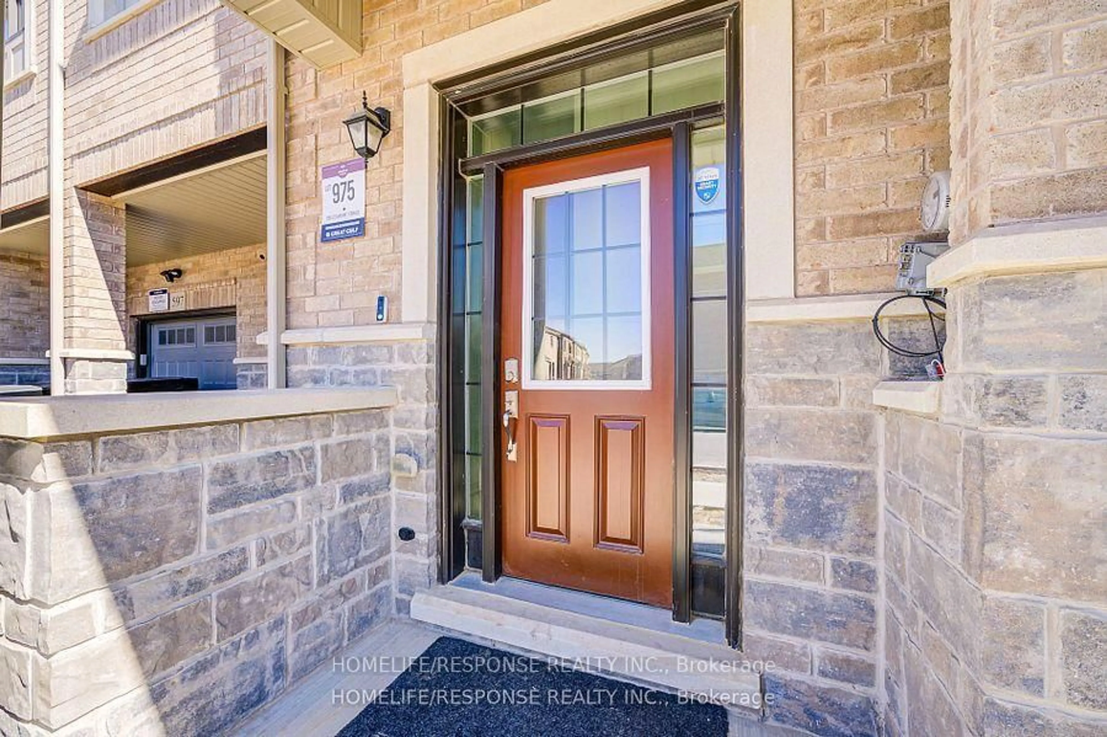 Indoor entryway for 595 CELANDINE Terr, Milton Ontario L9E 1Z7