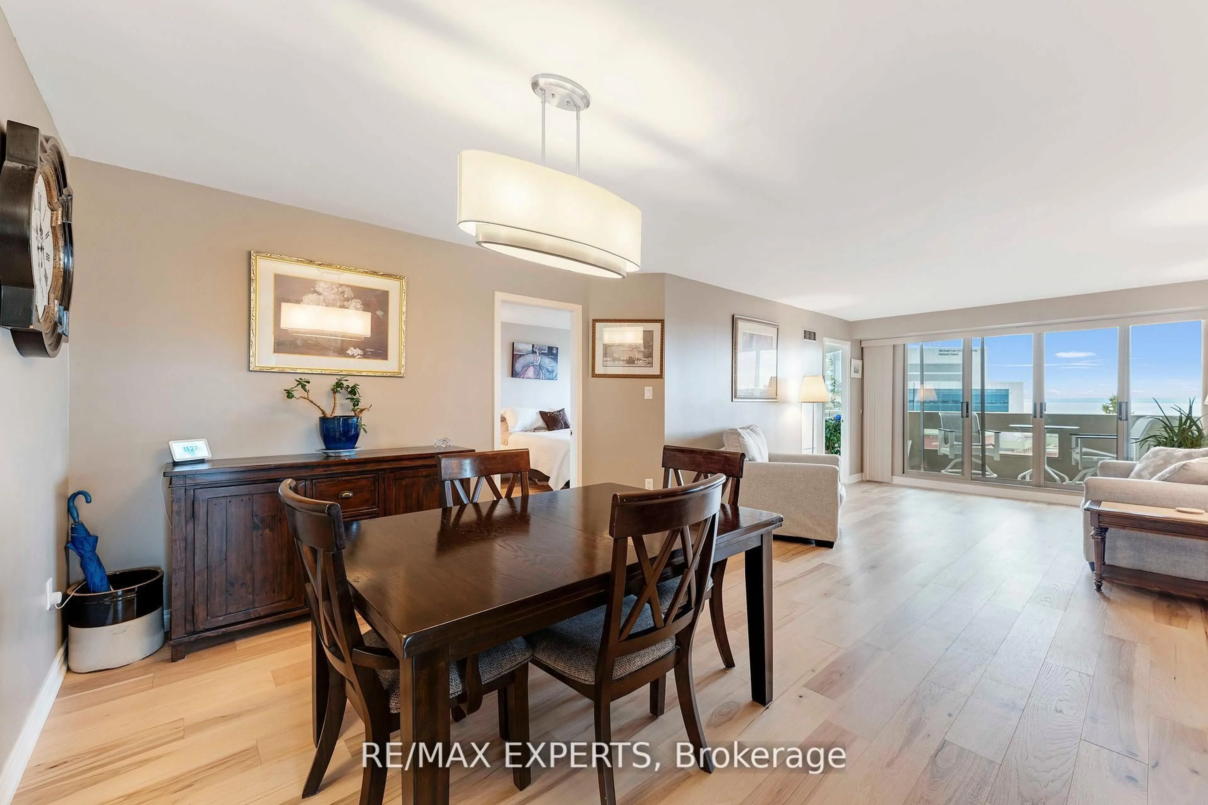 Dining room, wood/laminate floor for 1201 North Shore Blvd #809, Burlington Ontario L7S 1Z5