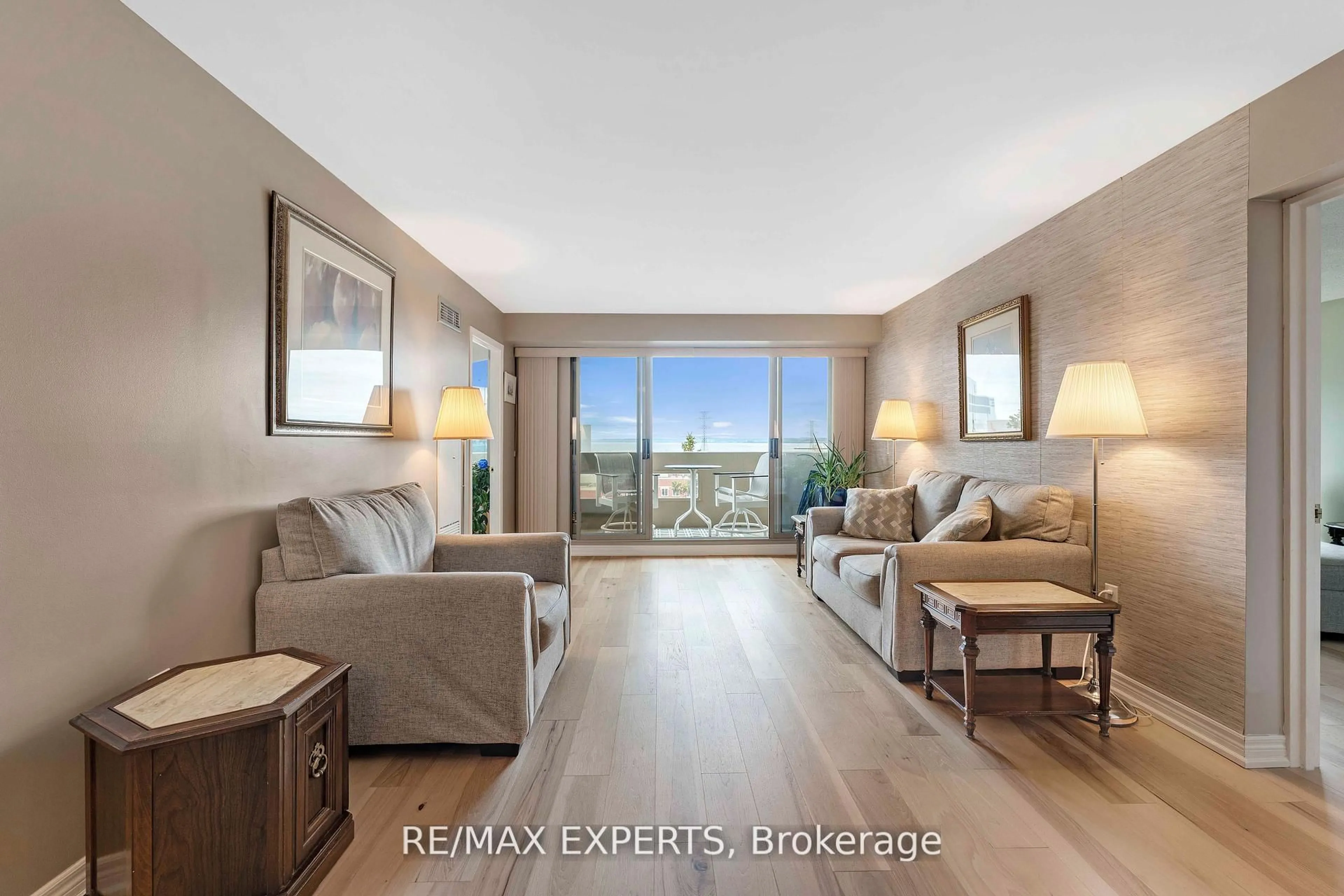 Living room with furniture, wood/laminate floor for 1201 North Shore Blvd #809, Burlington Ontario L7S 1Z5