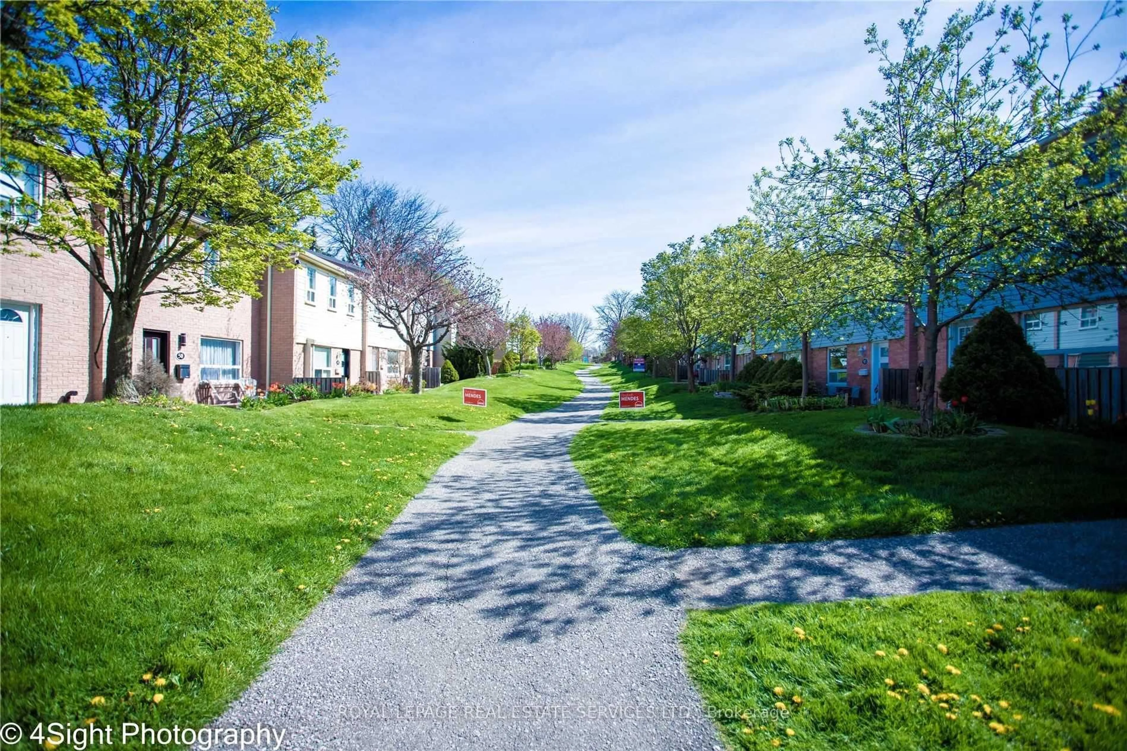 A pic from outside/outdoor area/front of a property/back of a property/a pic from drone, street for 1055 Shawnmarr Rd #47, Mississauga Ontario L5H 3V2
