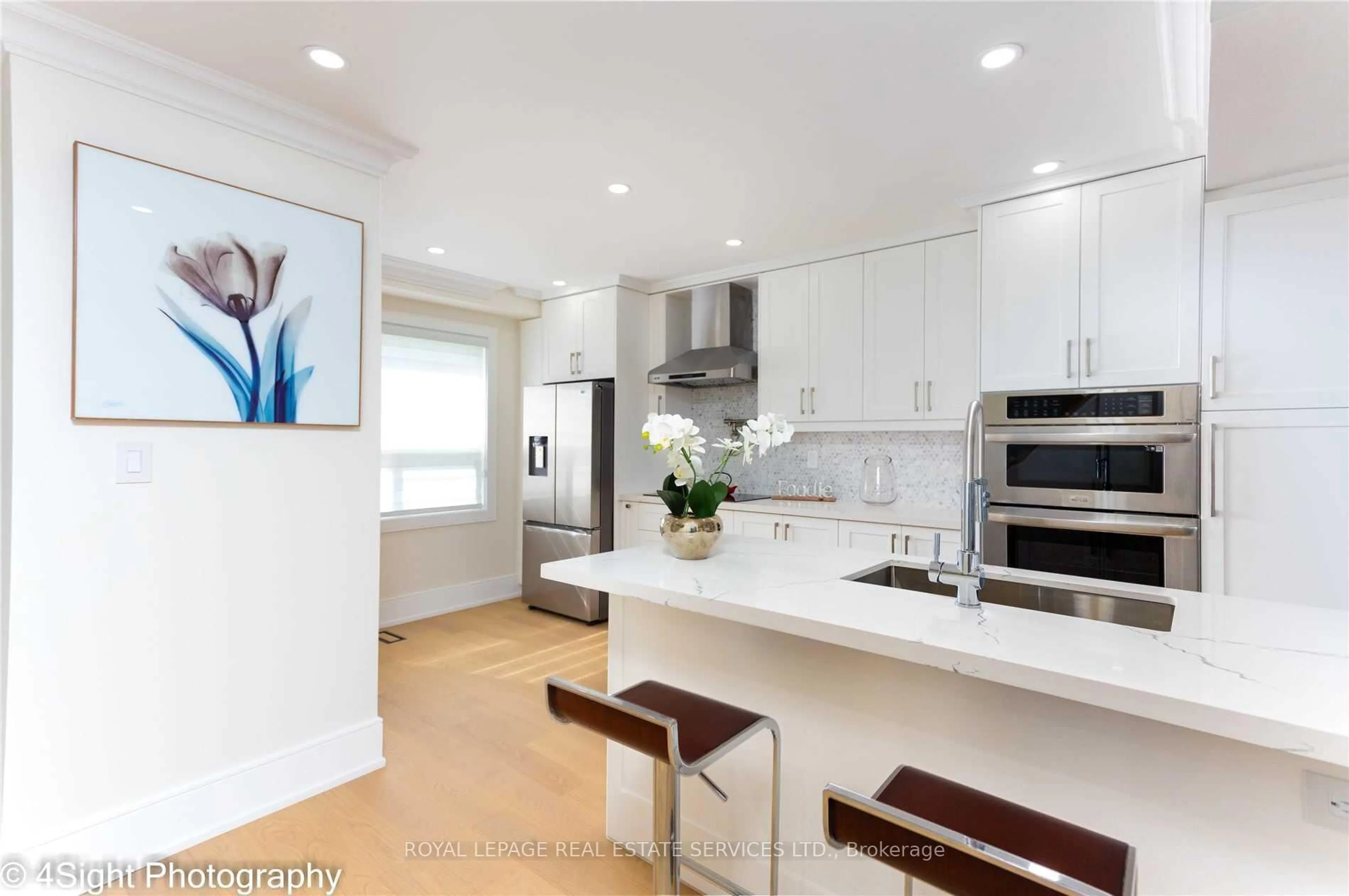 Contemporary kitchen, unknown for 1055 Shawnmarr Rd #47, Mississauga Ontario L5H 3V2