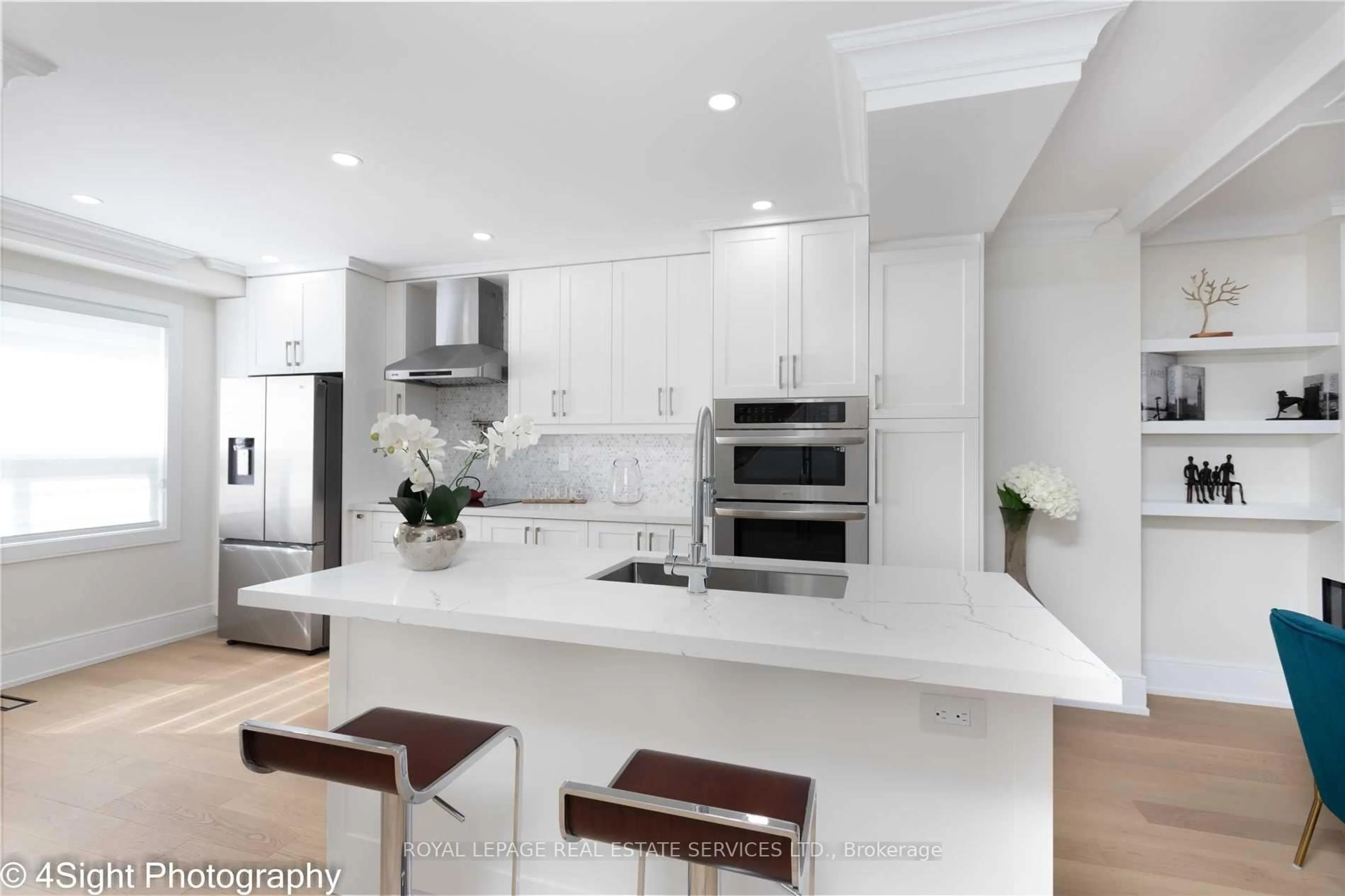Contemporary kitchen, unknown for 1055 Shawnmarr Rd #47, Mississauga Ontario L5H 3V2
