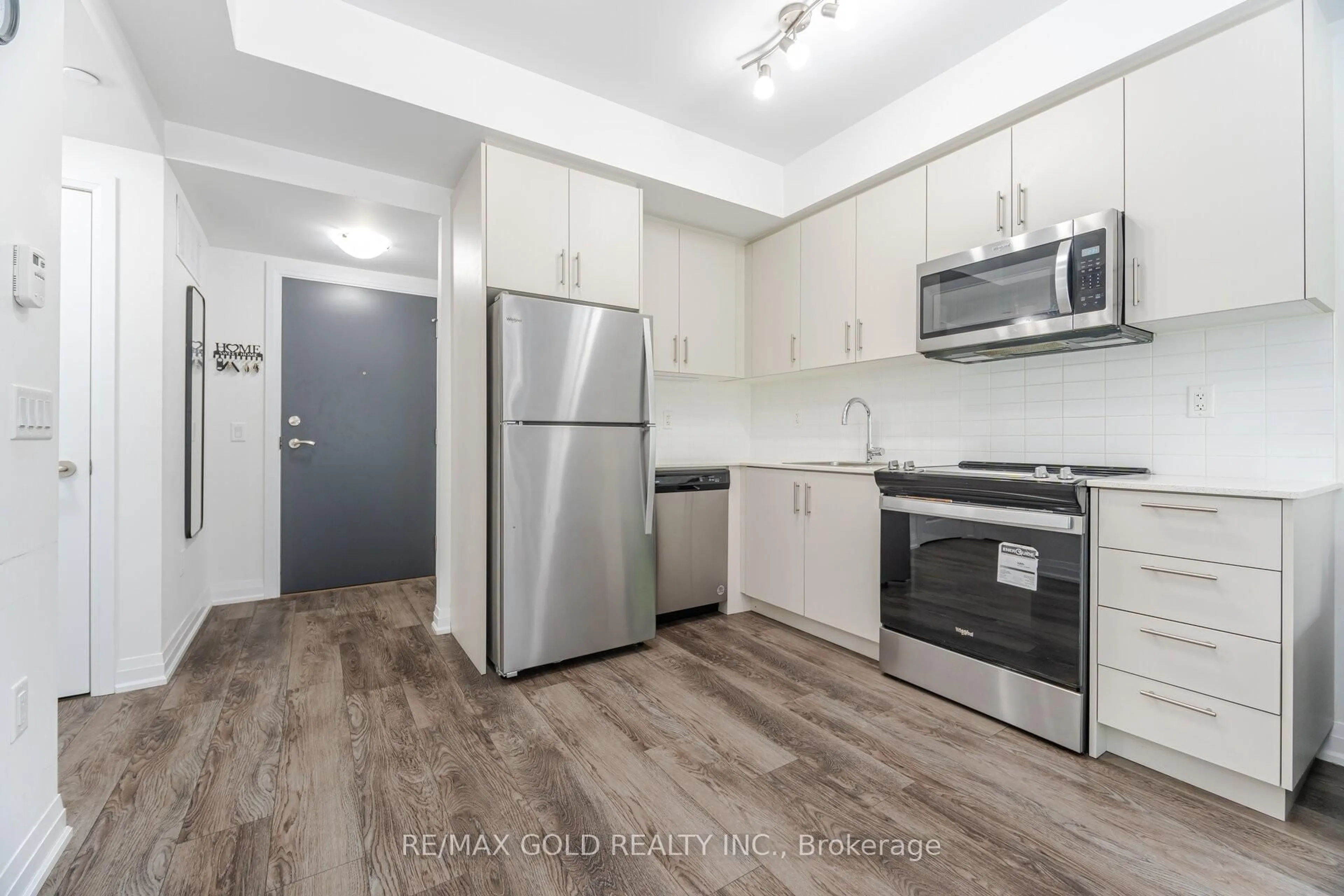 Standard kitchen, unknown for 95 Attmar Dr #113, Brampton Ontario L6P 0Y6