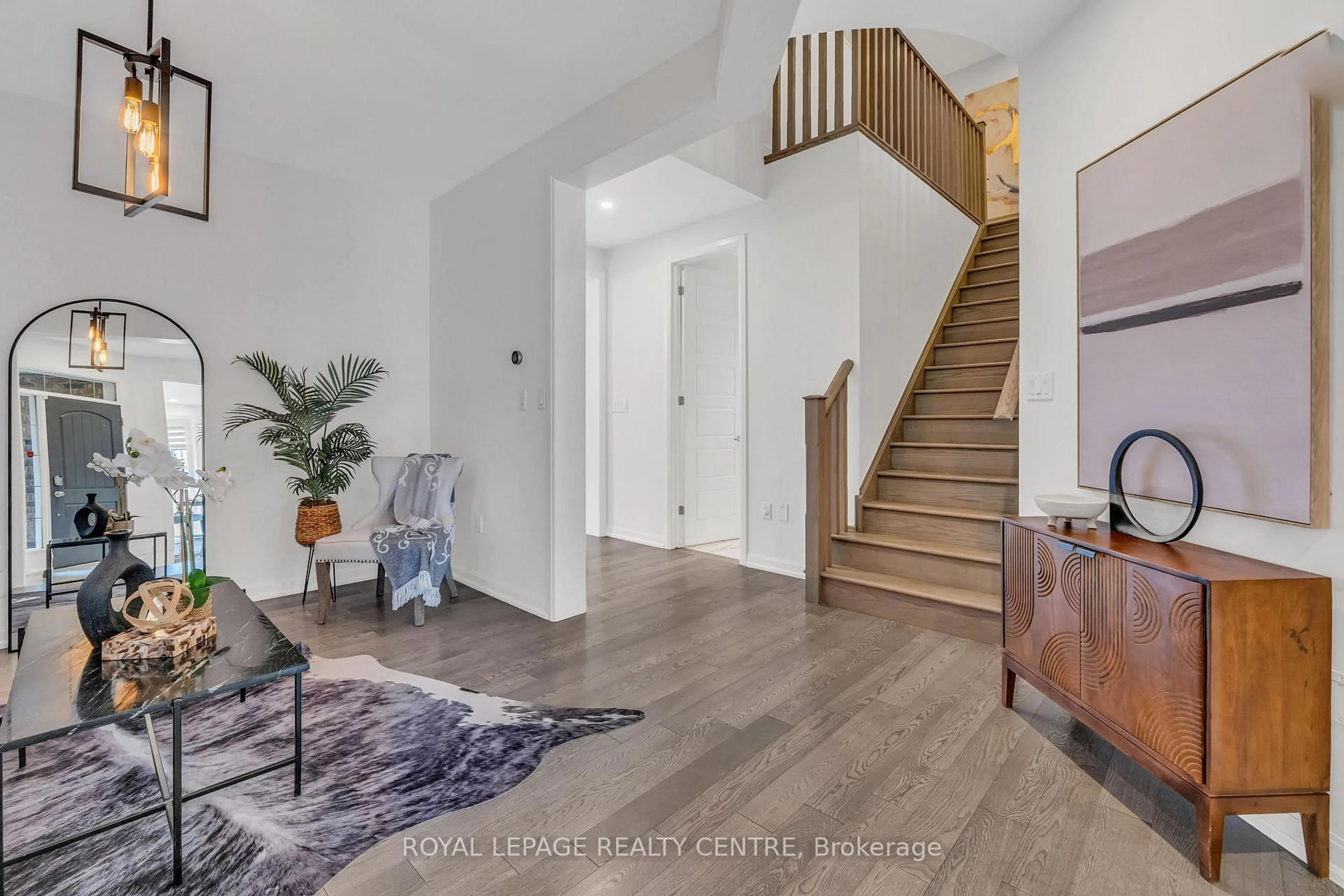 Indoor entryway for 152 Wheat Boom Dr, Oakville Ontario L6H 0M8