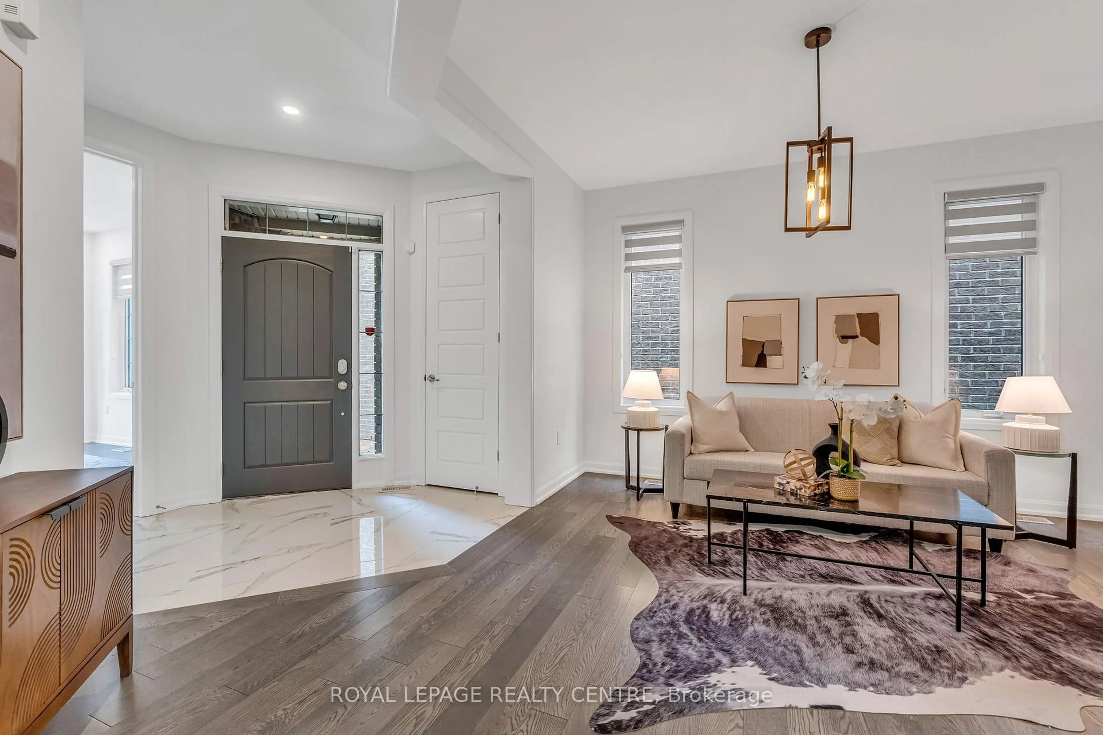 Indoor entryway for 152 Wheat Boom Dr, Oakville Ontario L6H 0M8