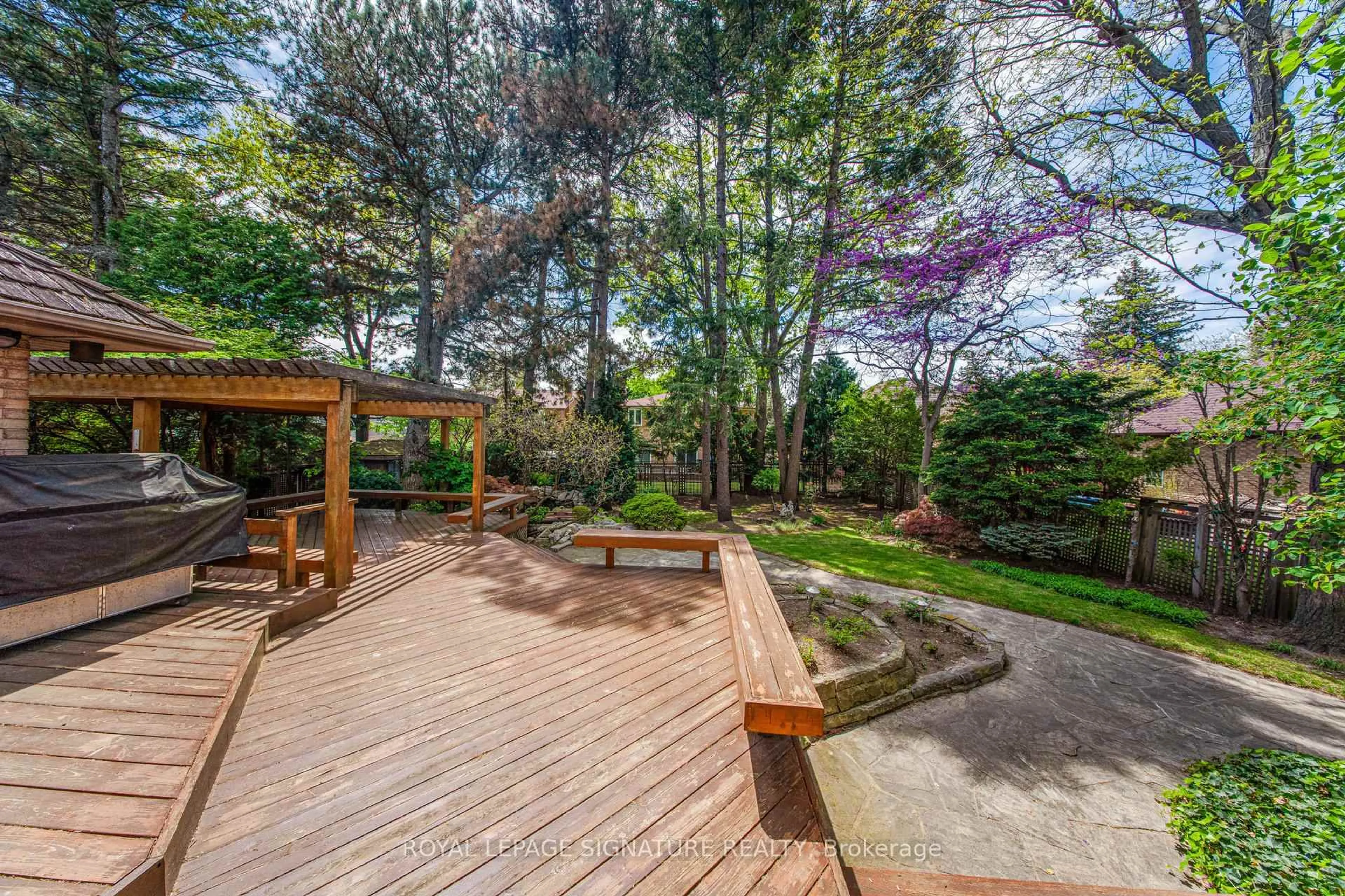 Patio, forest/trees view for 4086 Summit Crt, Mississauga Ontario L5L 3J2