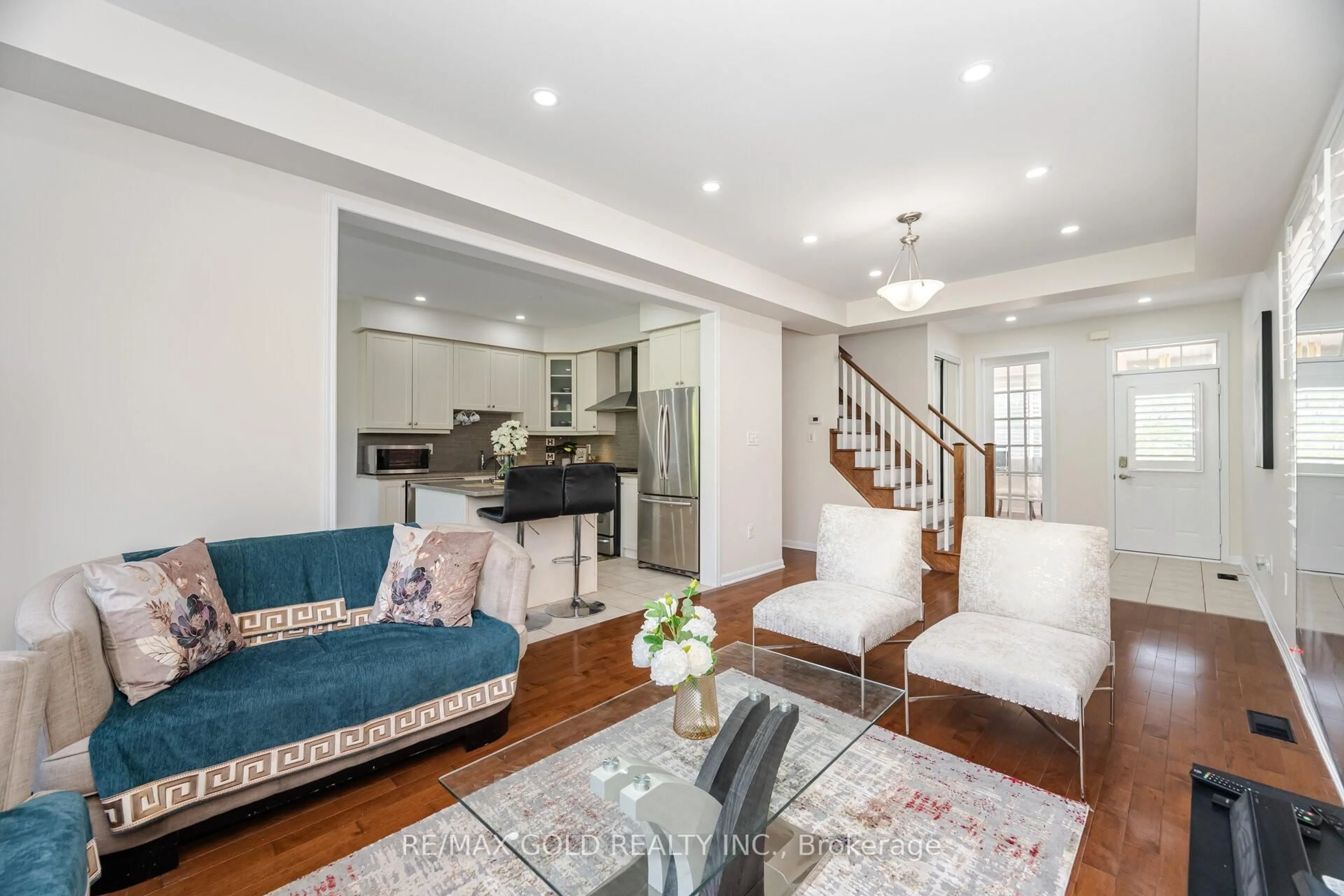 Living room with furniture, unknown for 72 Aylesbury Dr, Brampton Ontario L7A 0W2