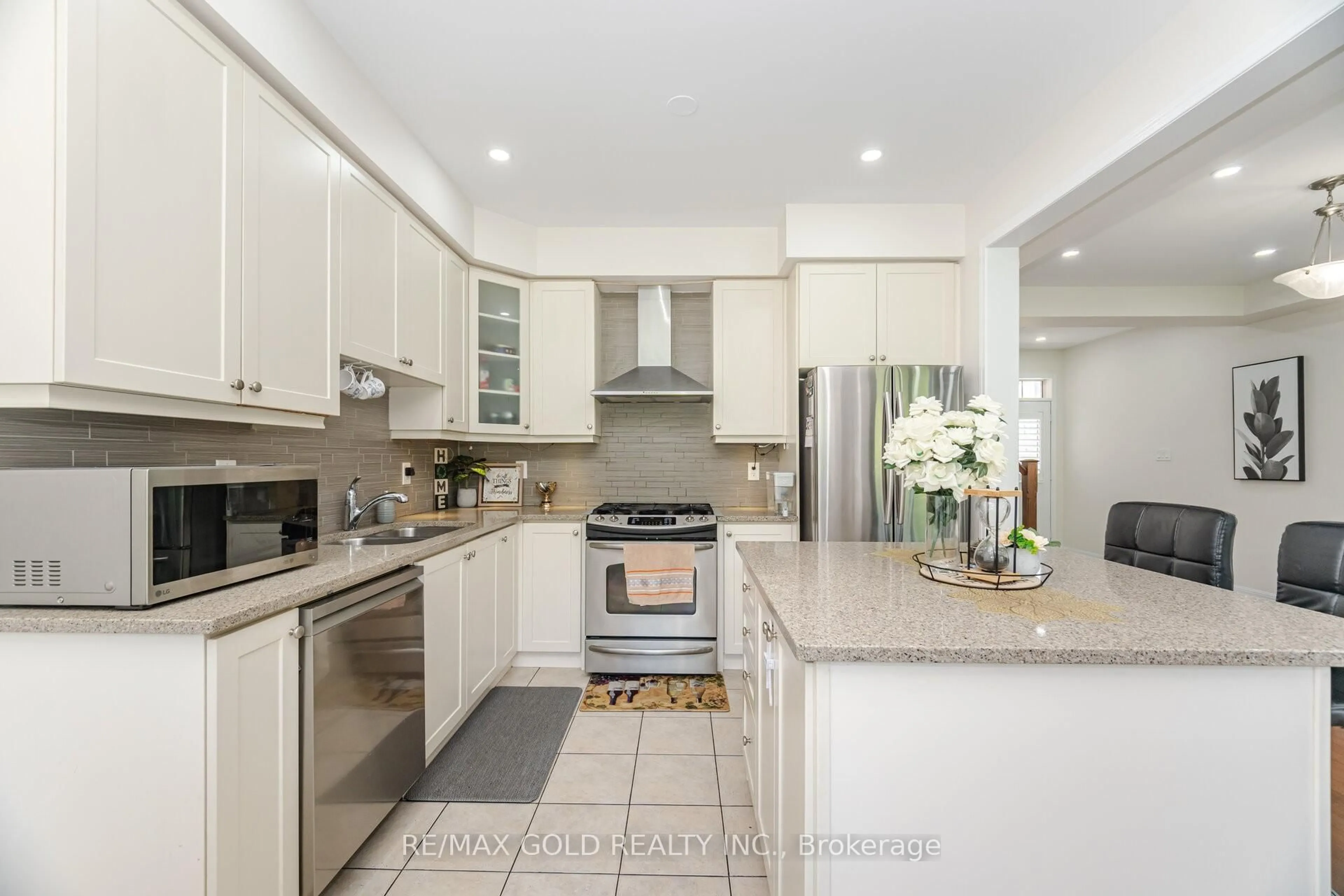 Contemporary kitchen, ceramic/tile floor for 72 Aylesbury Dr, Brampton Ontario L7A 0W2