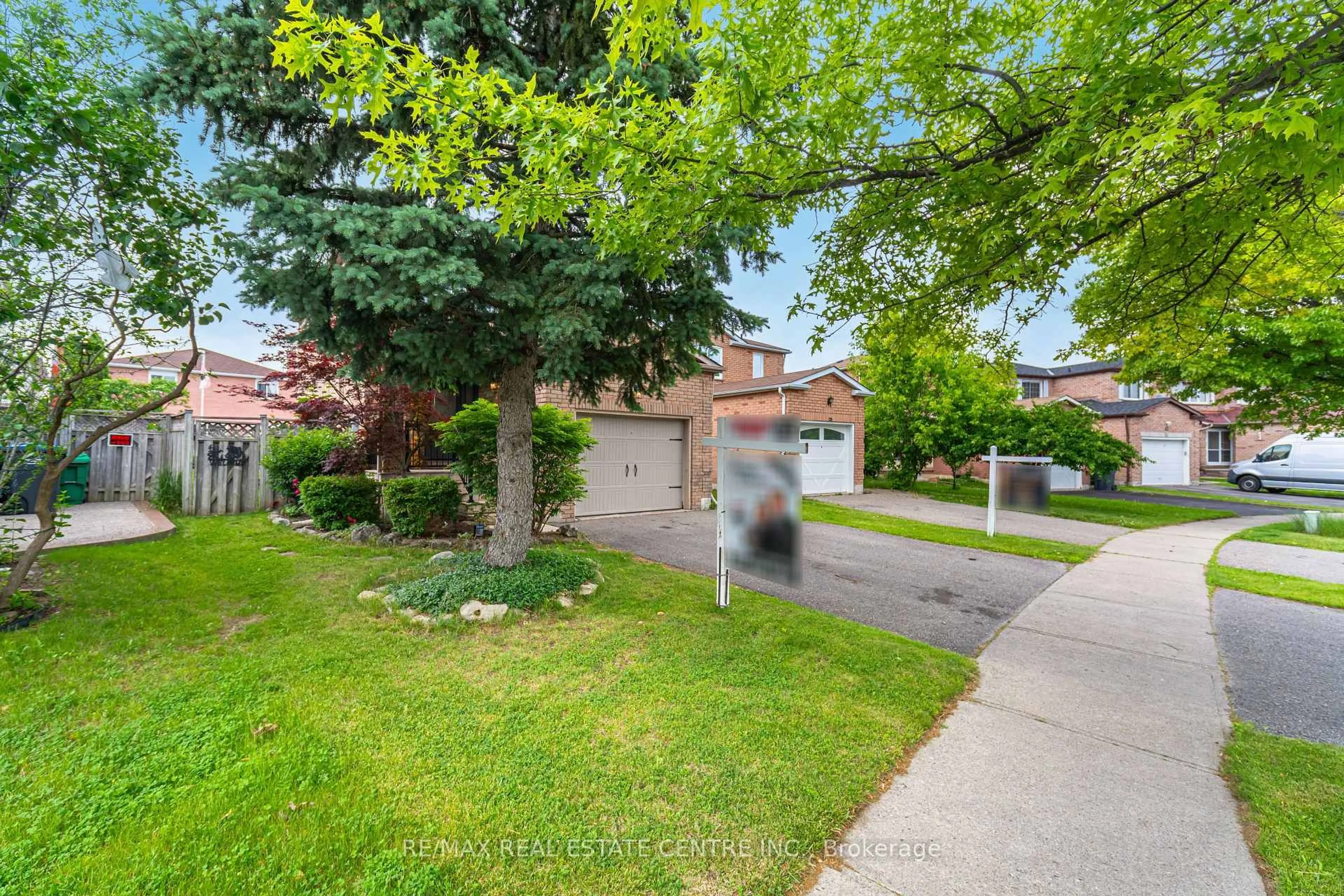 A pic from outside/outdoor area/front of a property/back of a property/a pic from drone, street for 57 Faywood Dr, Brampton Ontario L6Y 4M1