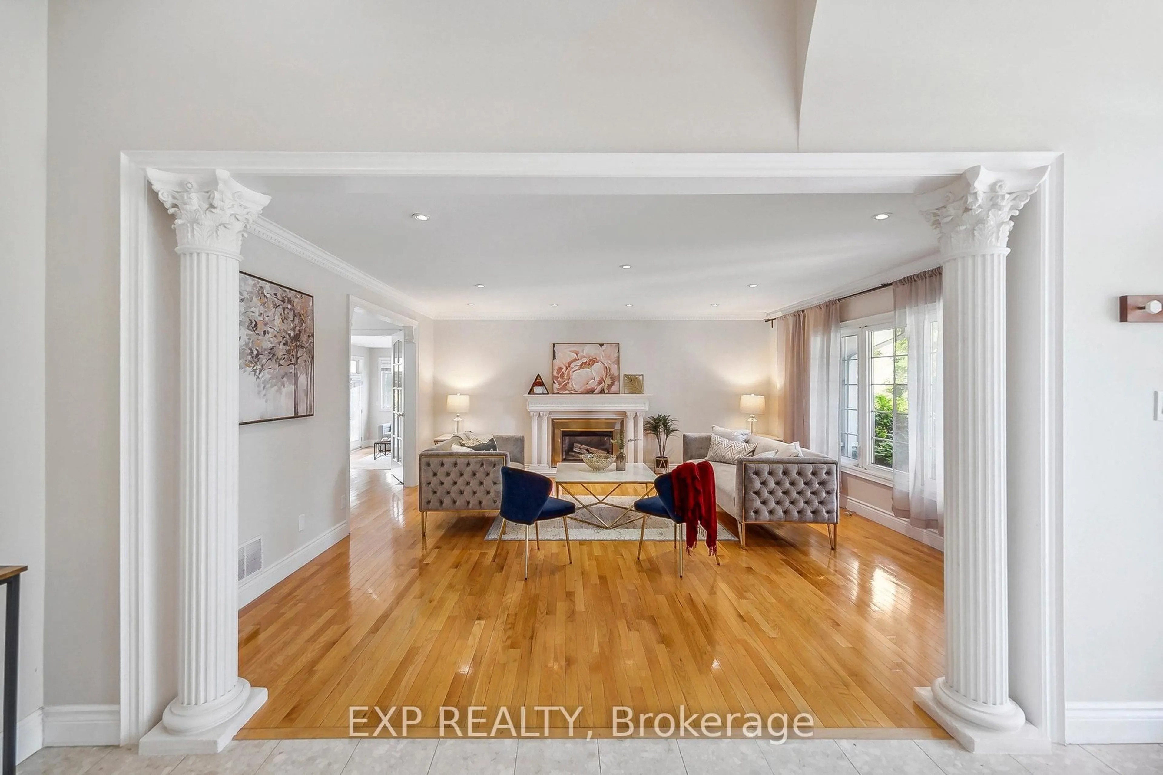 Unknown for 1572 KNARESWOOD Dr, Mississauga Ontario L5H 2M1
