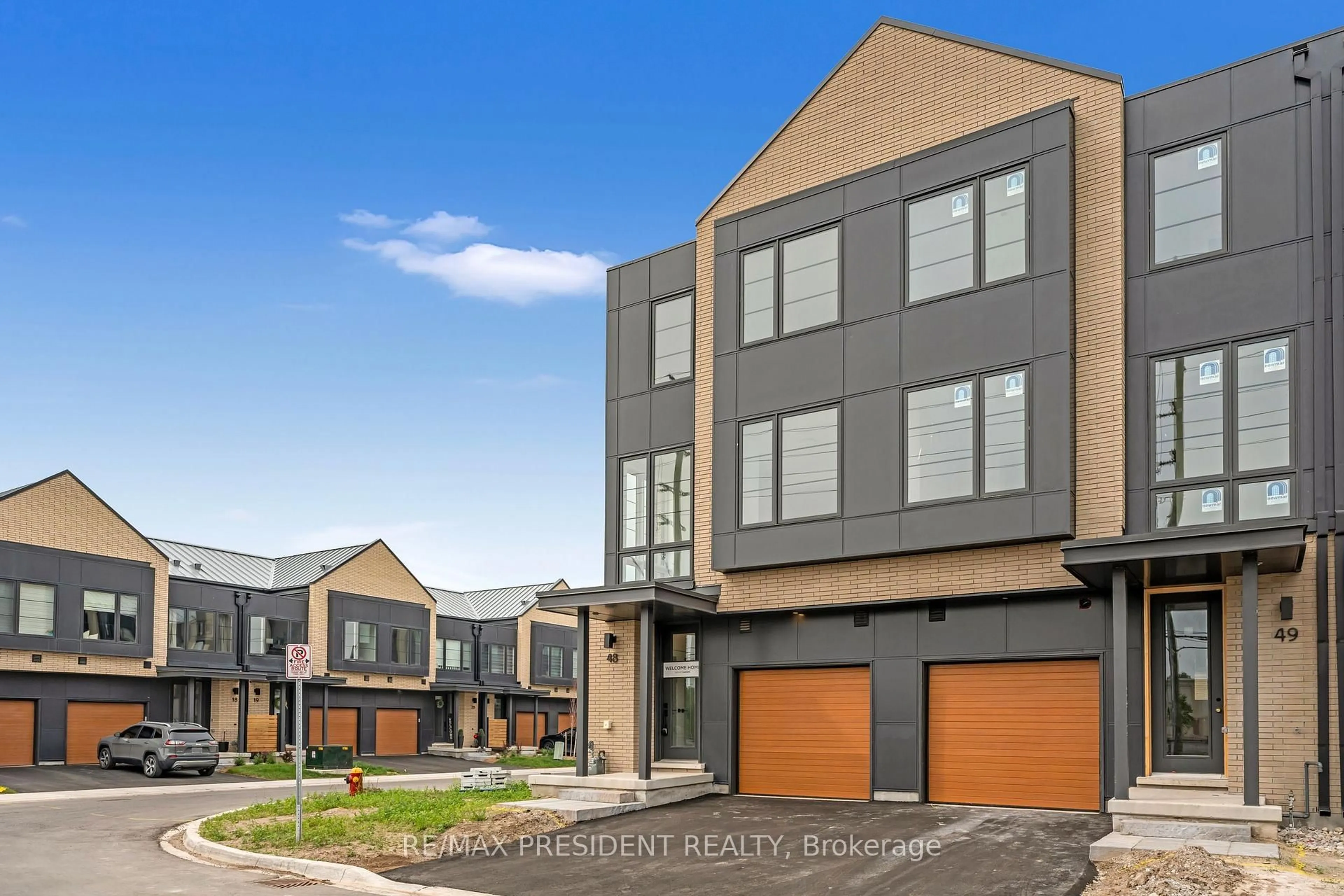 Home with brick exterior material, street for 2273 Turnberry Rd #48, Burlington Ontario L7M 2B2