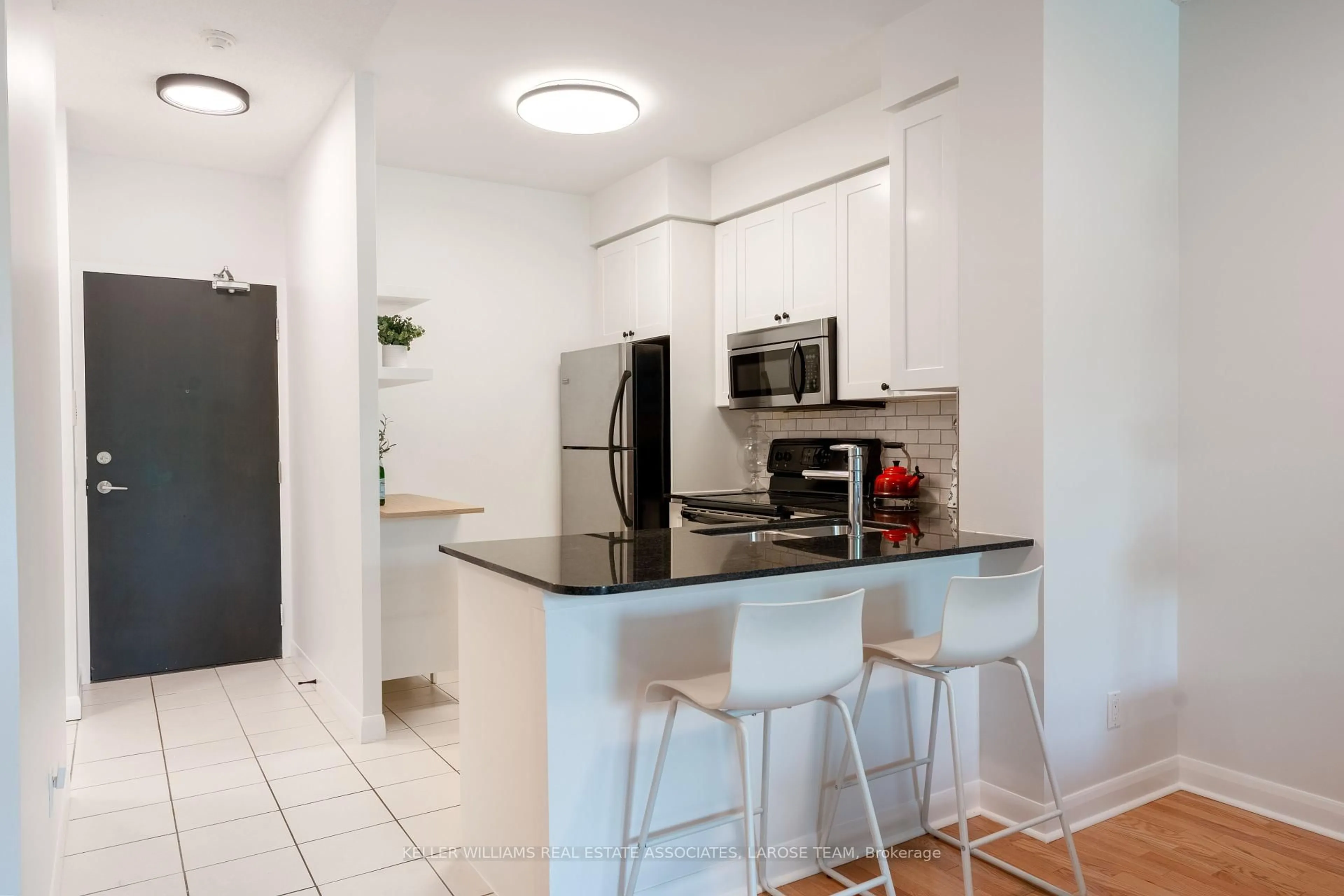 Standard kitchen, ceramic/tile floor for 225 Sherway Gardens Rd #102, Toronto Ontario M9C 0A3