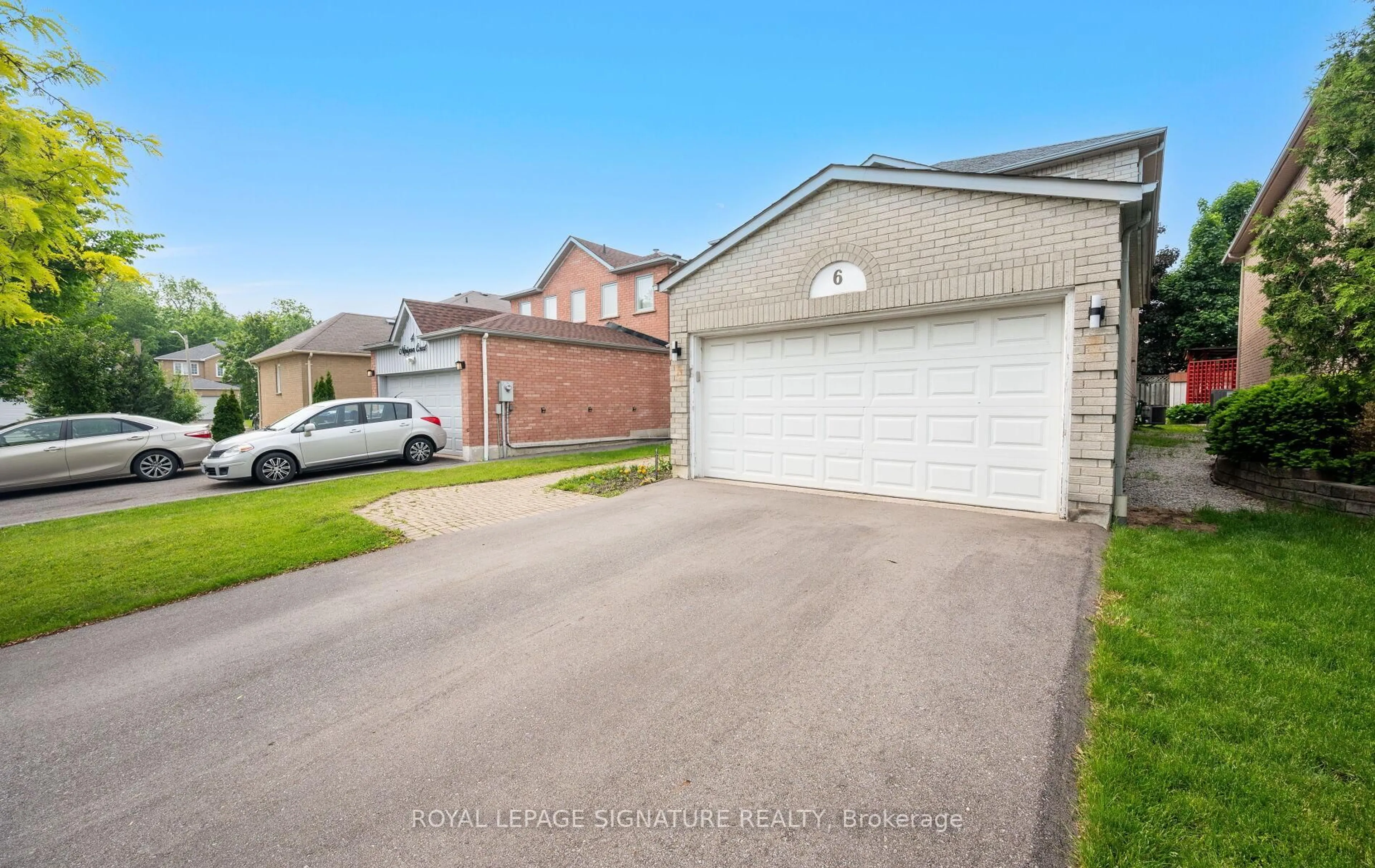 A pic from outside/outdoor area/front of a property/back of a property/a pic from drone, street for 6 Nipigon Crt, Brampton Ontario L6S 5T5