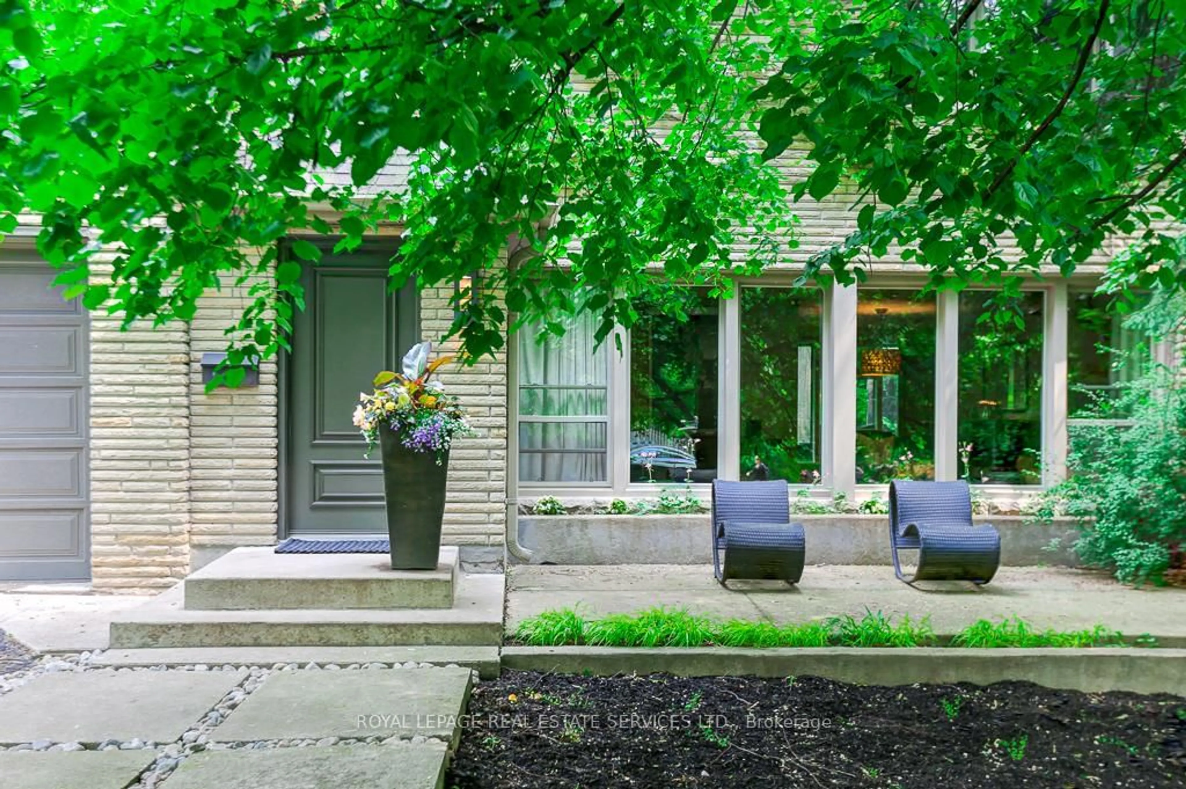 Patio, street for 44 Anglesey Blvd, Toronto Ontario M9A 3B5