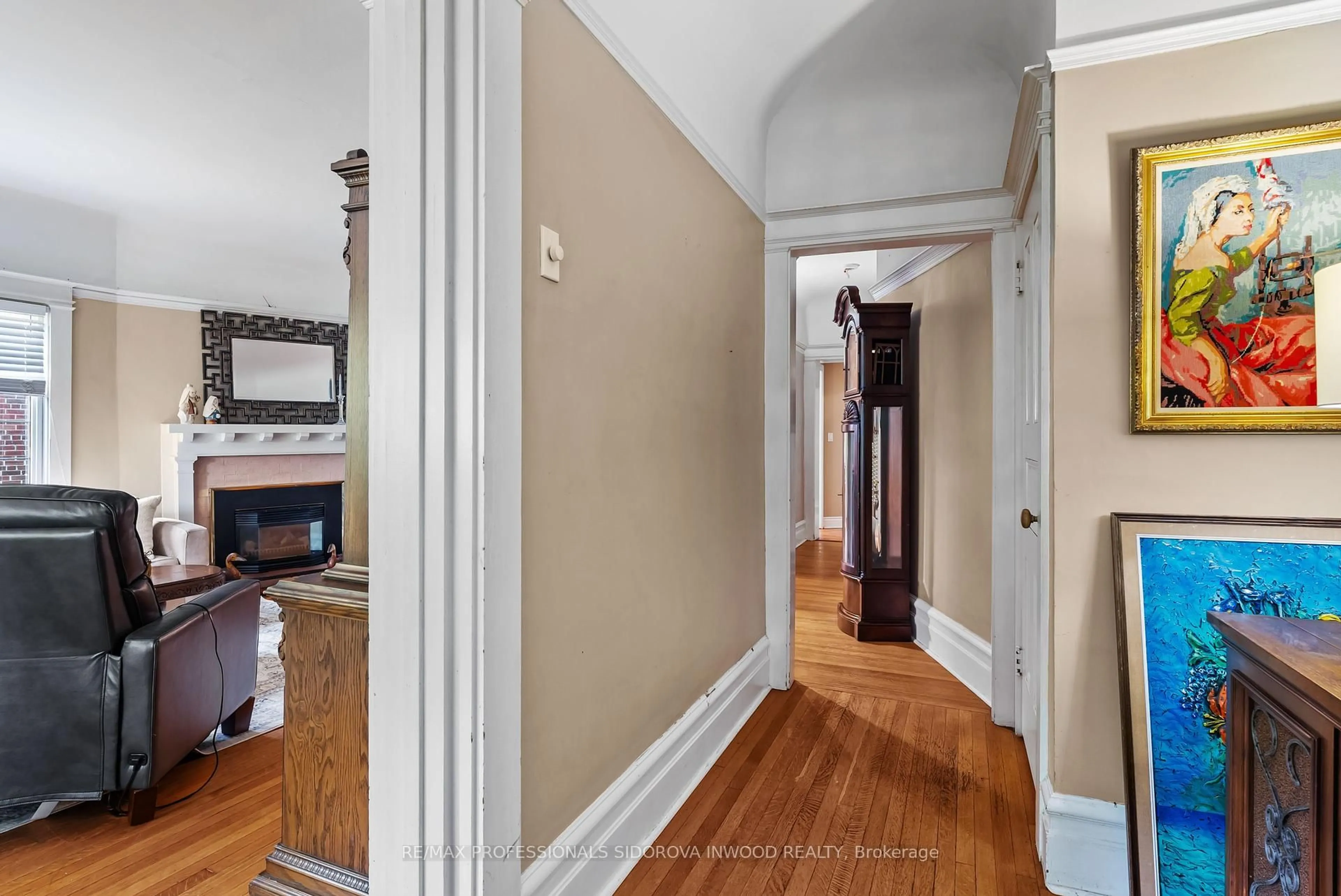 Indoor foyer for 20 Laws St, Toronto Ontario M6P 2Y7
