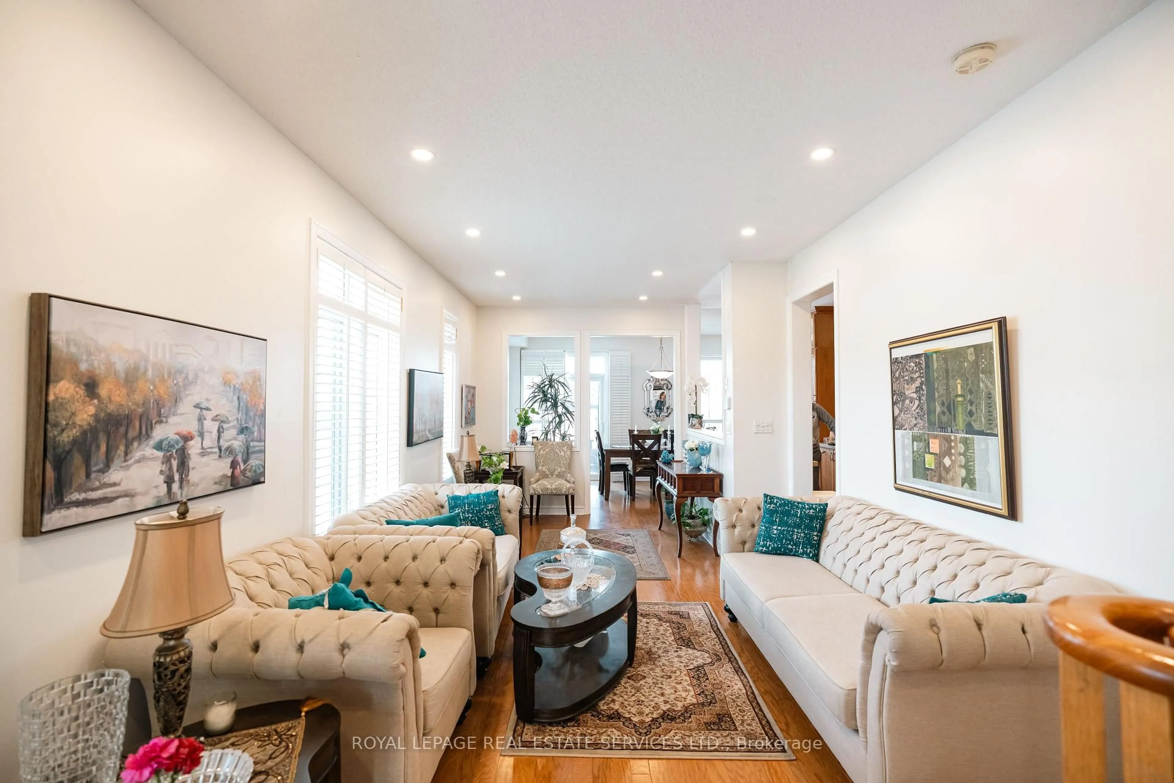 Living room with furniture, unknown for 3650 Thomas St, Mississauga Ontario L5M 7E2