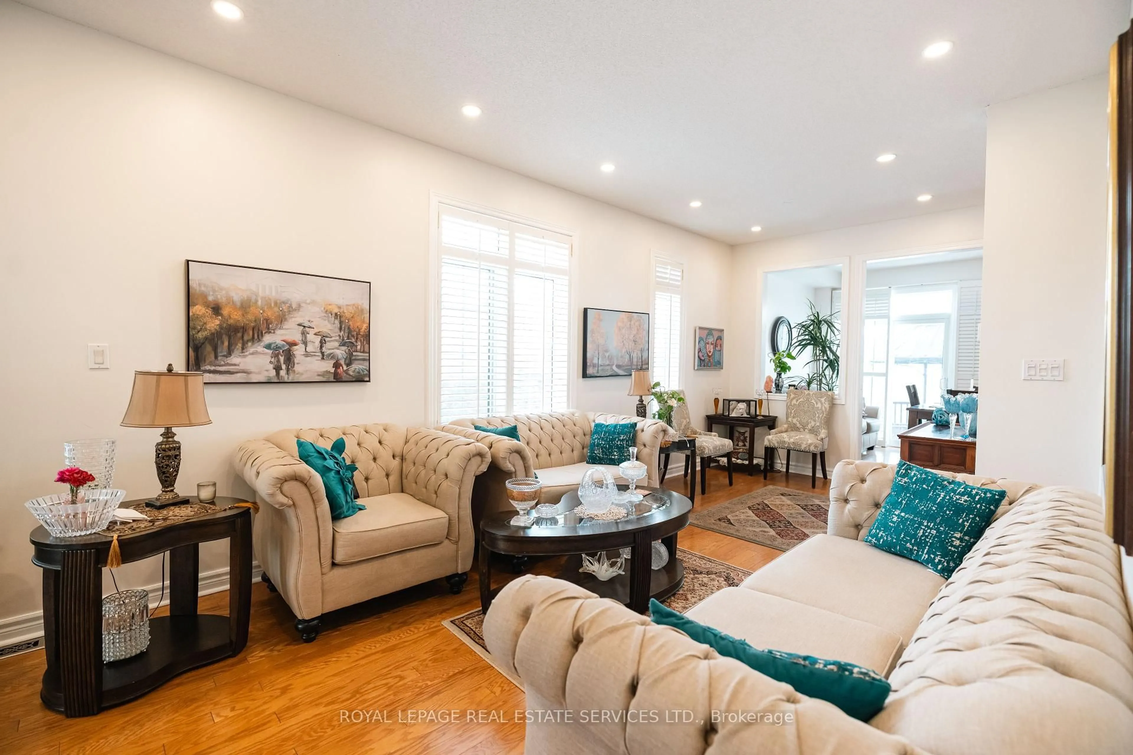 Living room with furniture, unknown for 3650 Thomas St, Mississauga Ontario L5M 7E2
