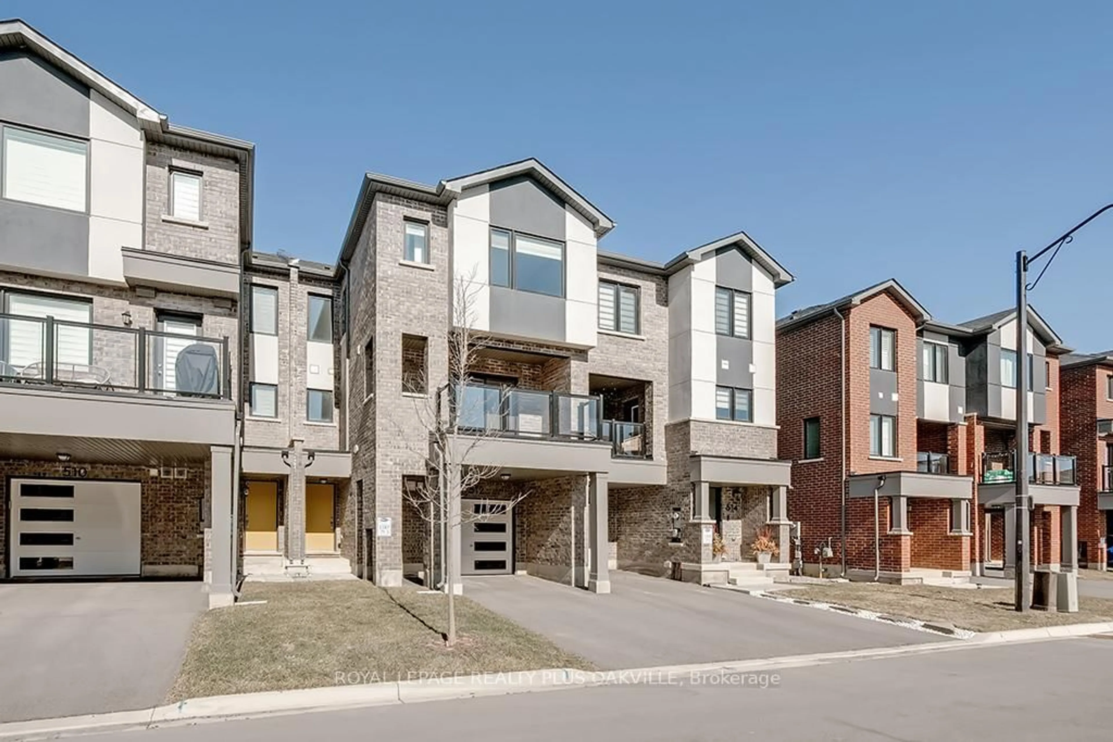 Home with brick exterior material, street for 512 Bellflower Crt, Milton Ontario L9E 1W4