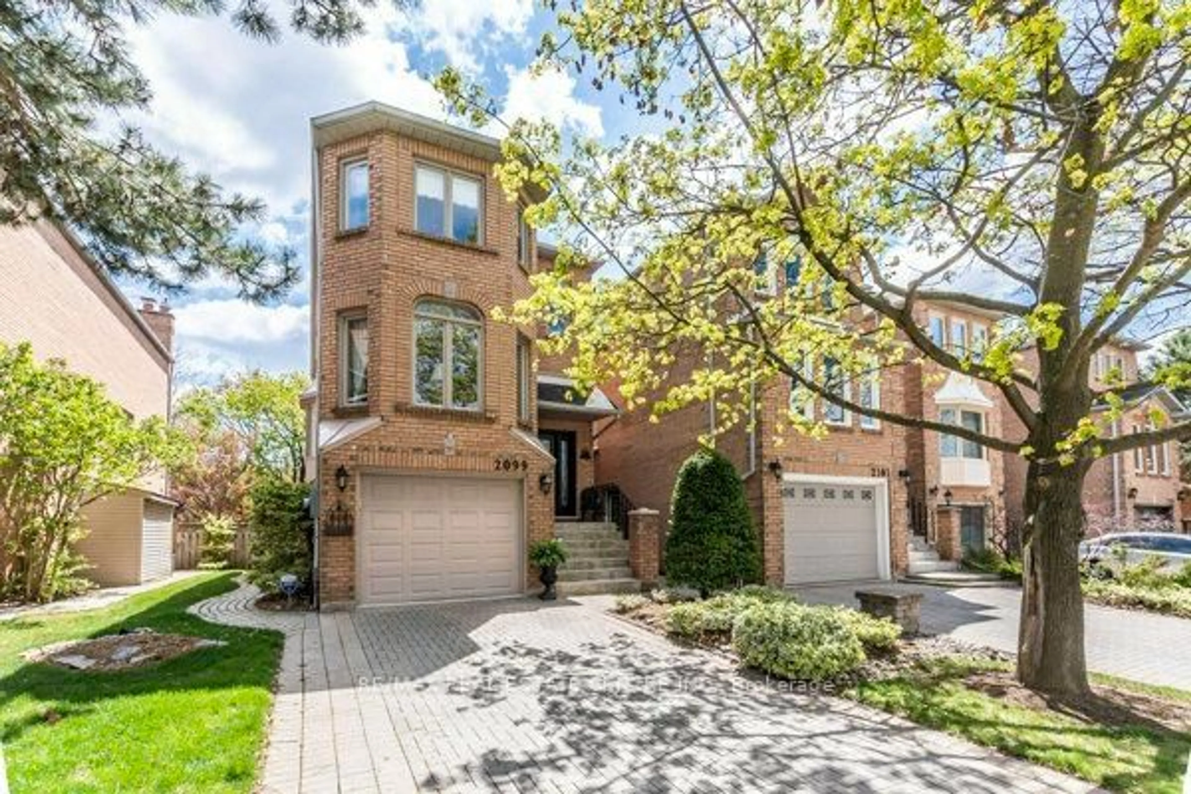 Home with brick exterior material, street for 2099 Blacksmith Lane, Oakville Ontario L6M 3A3