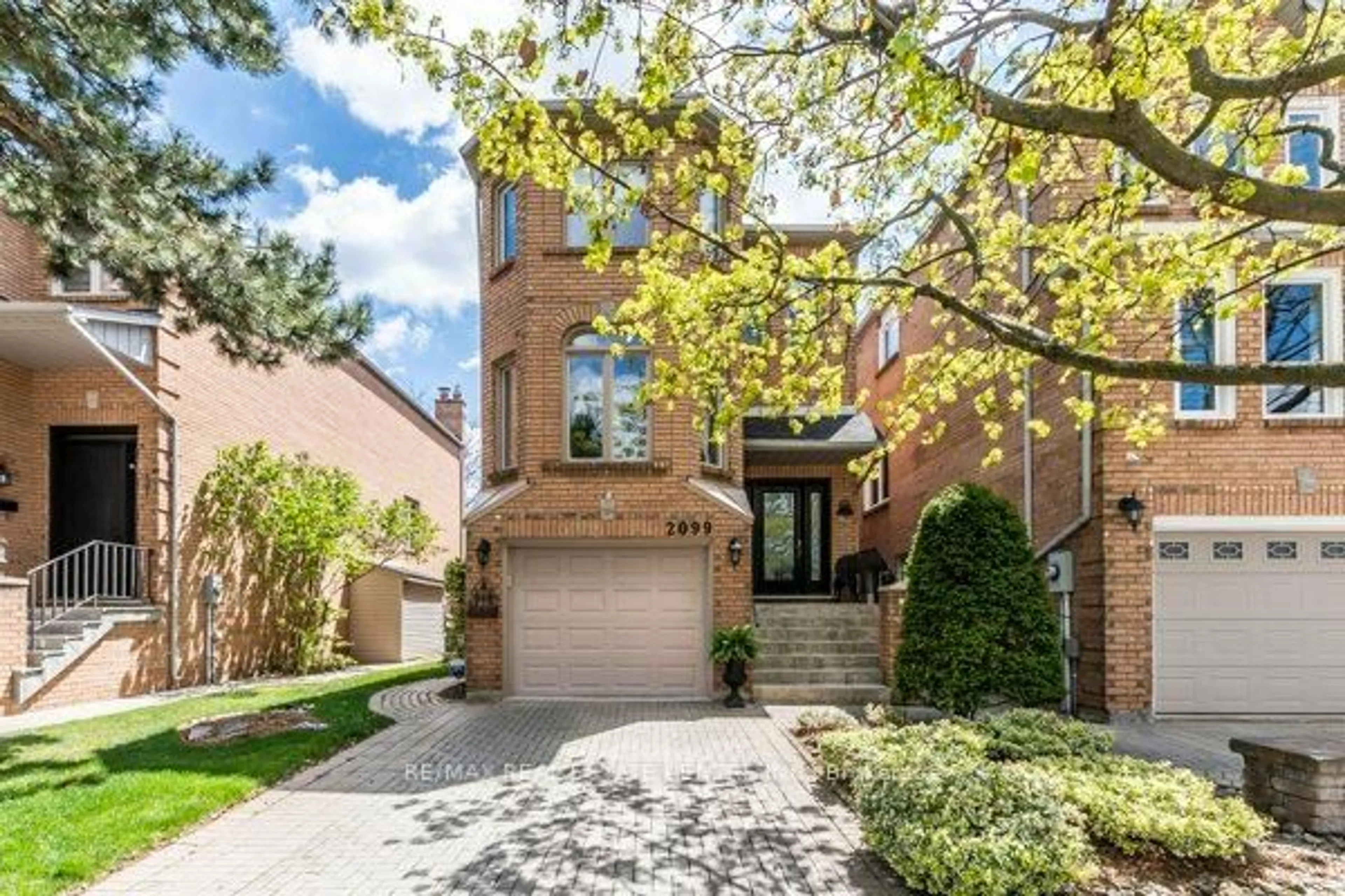Home with brick exterior material, street for 2099 Blacksmith Lane, Oakville Ontario L6M 3A3