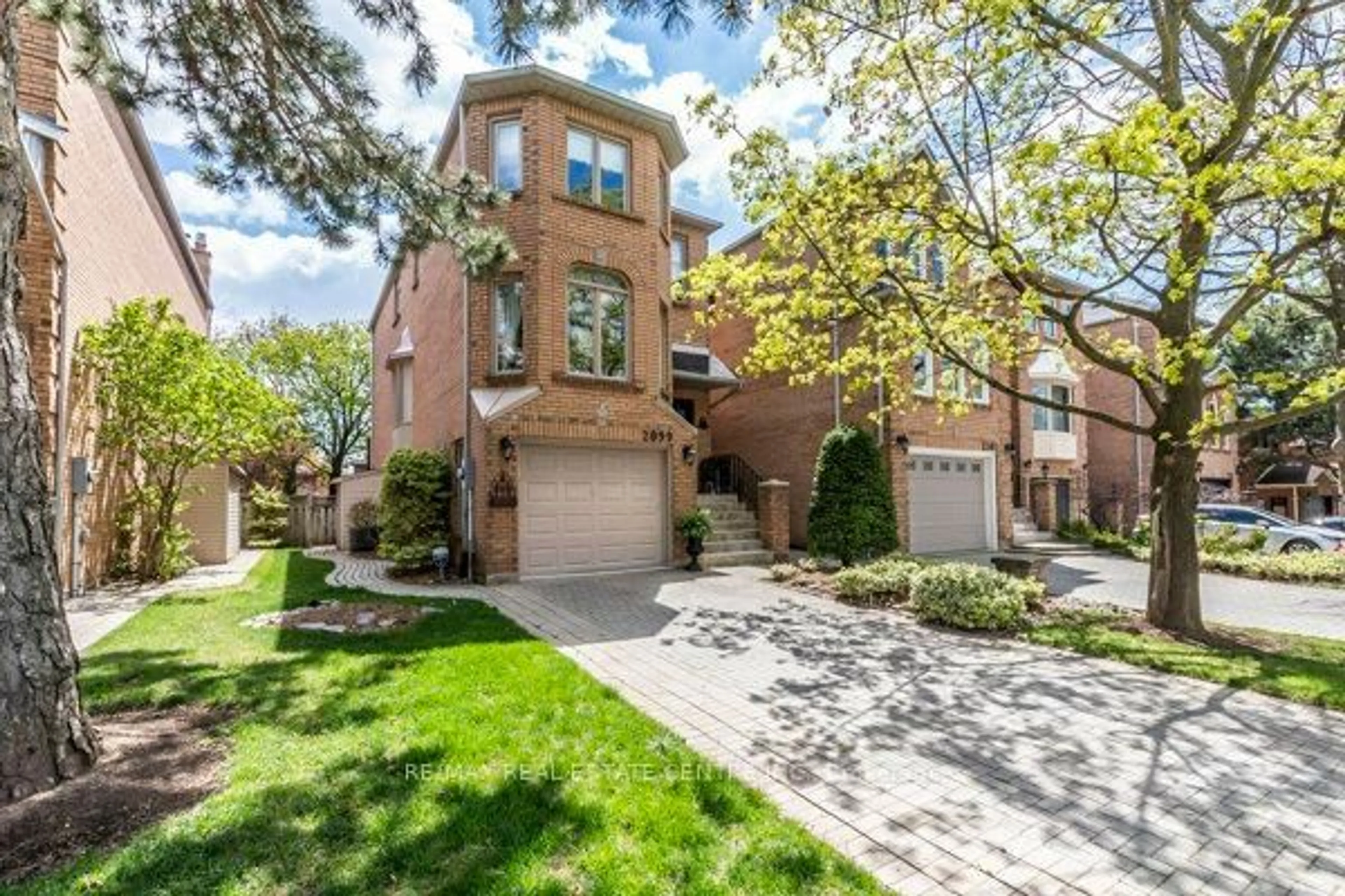 Home with brick exterior material, street for 2099 Blacksmith Lane, Oakville Ontario L6M 3A3