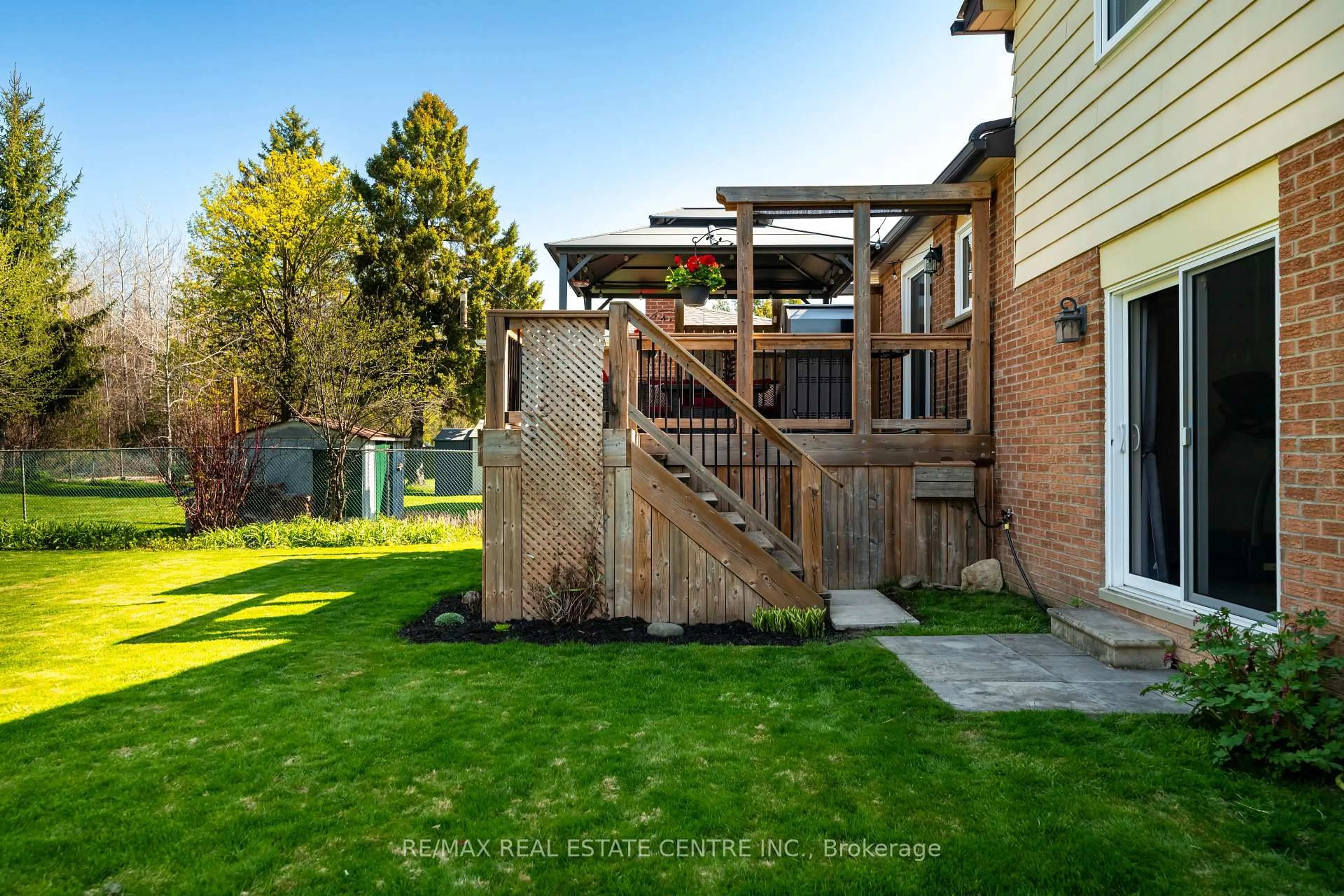 Patio, unknown for 83 Highland Dr, Orangeville Ontario L9W 3J5