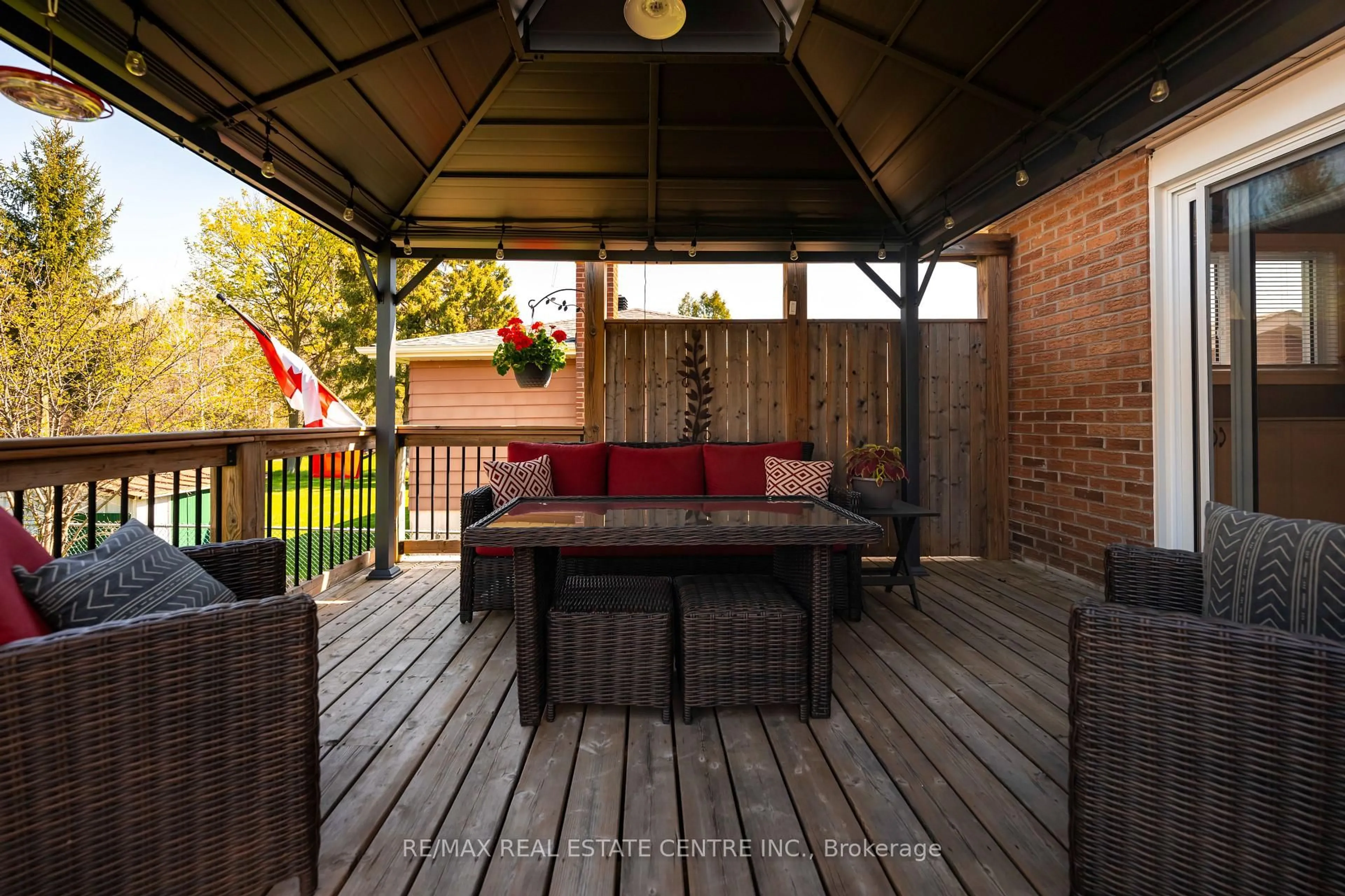 Patio, street for 83 Highland Dr, Orangeville Ontario L9W 3J5