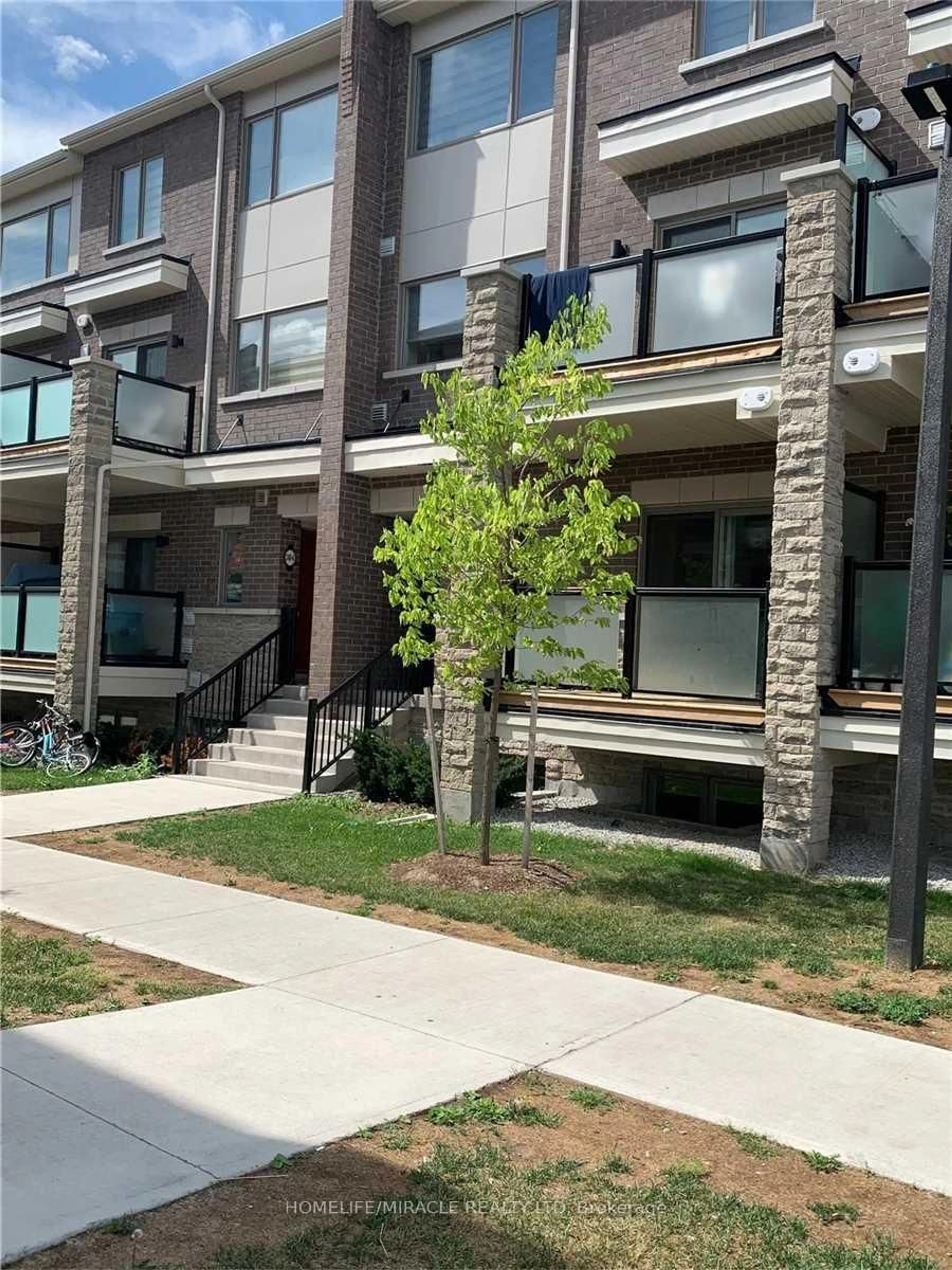 Patio, street for 240 Lagerfeld Dr #7, Brampton Ontario L7A 5G9