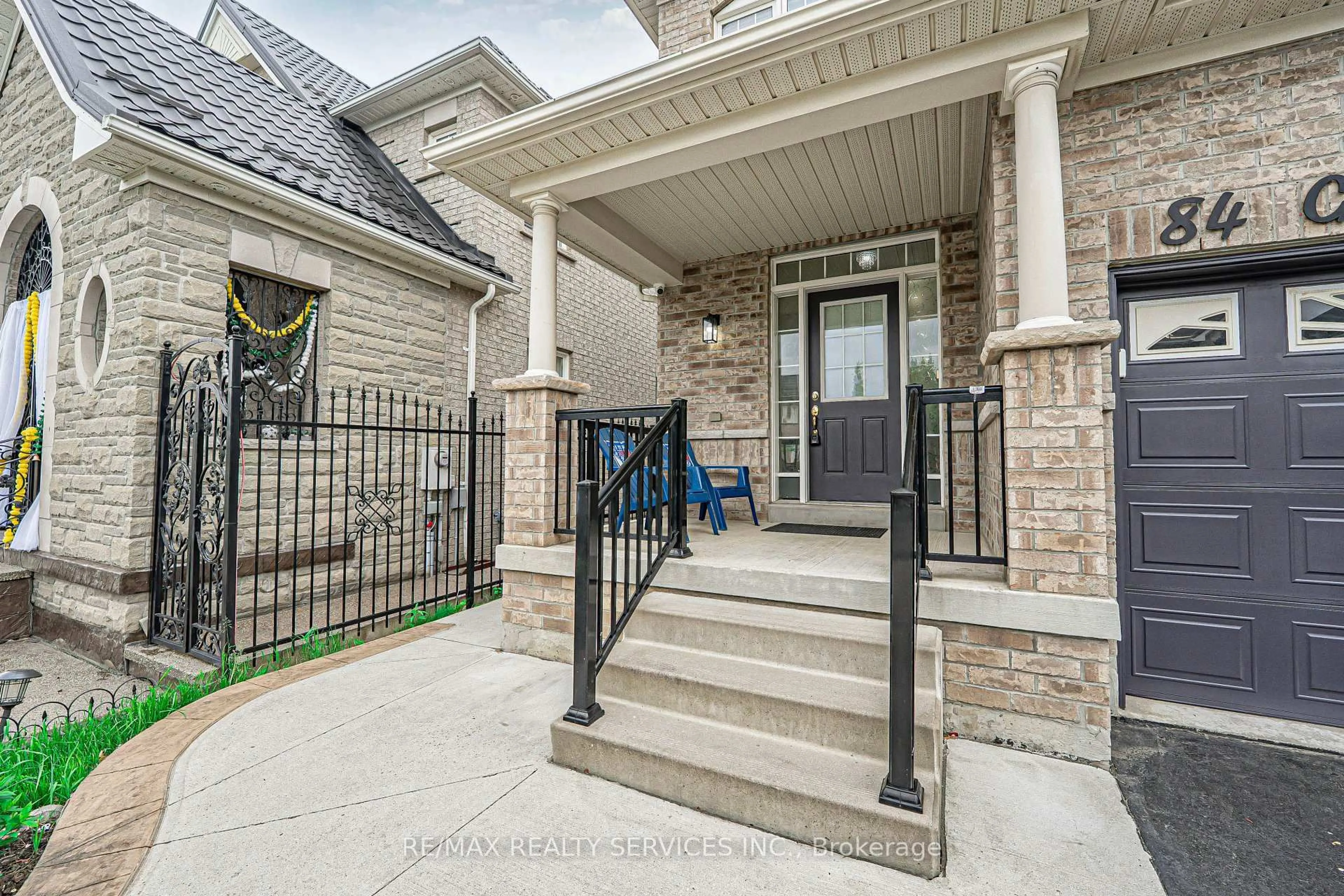 Indoor entryway for 84 Gower Cres, Brampton Ontario L6R 0X9