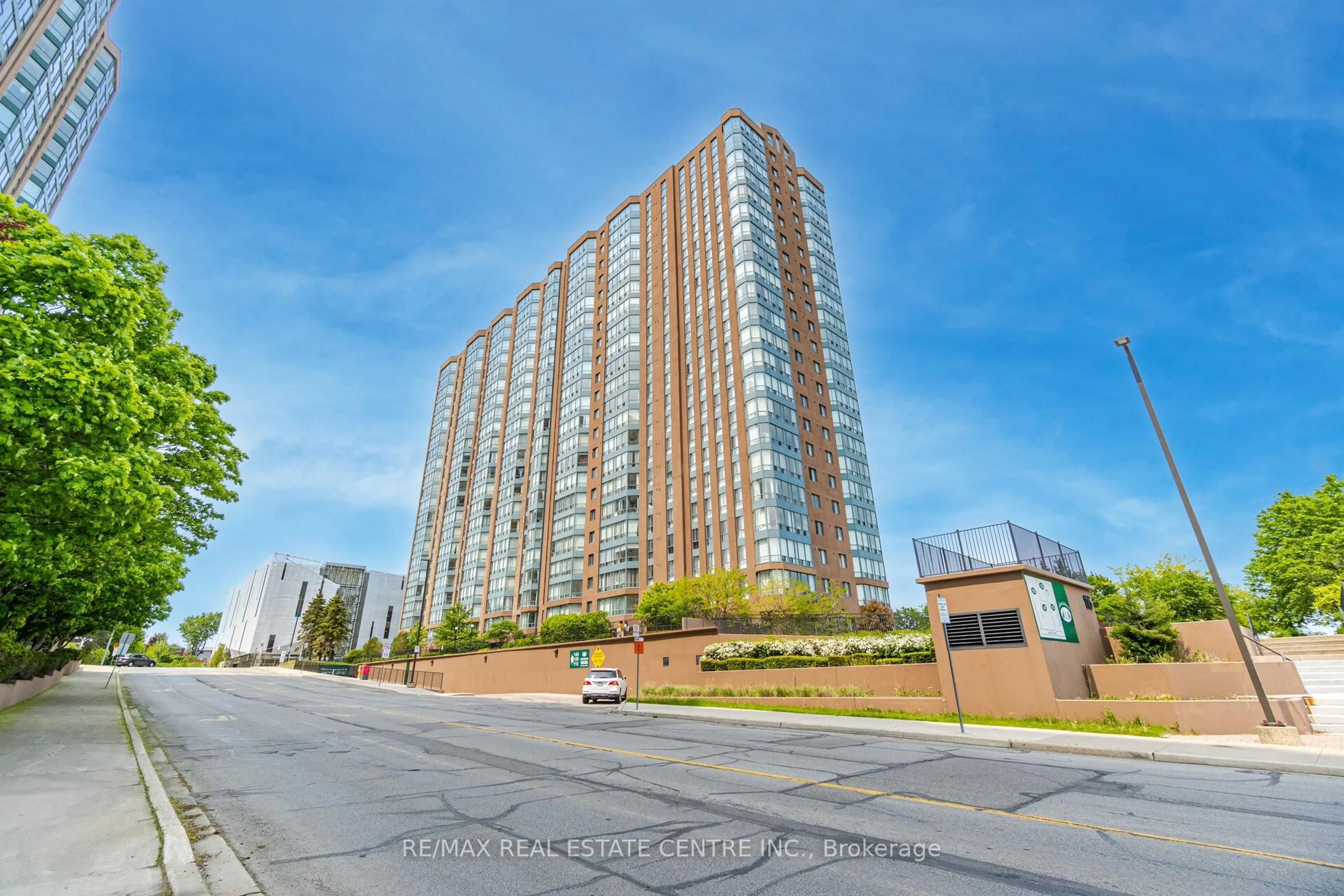 A pic from outside/outdoor area/front of a property/back of a property/a pic from drone, street for 115 Hillcrest Ave #811, Mississauga Ontario L5B 3Y9