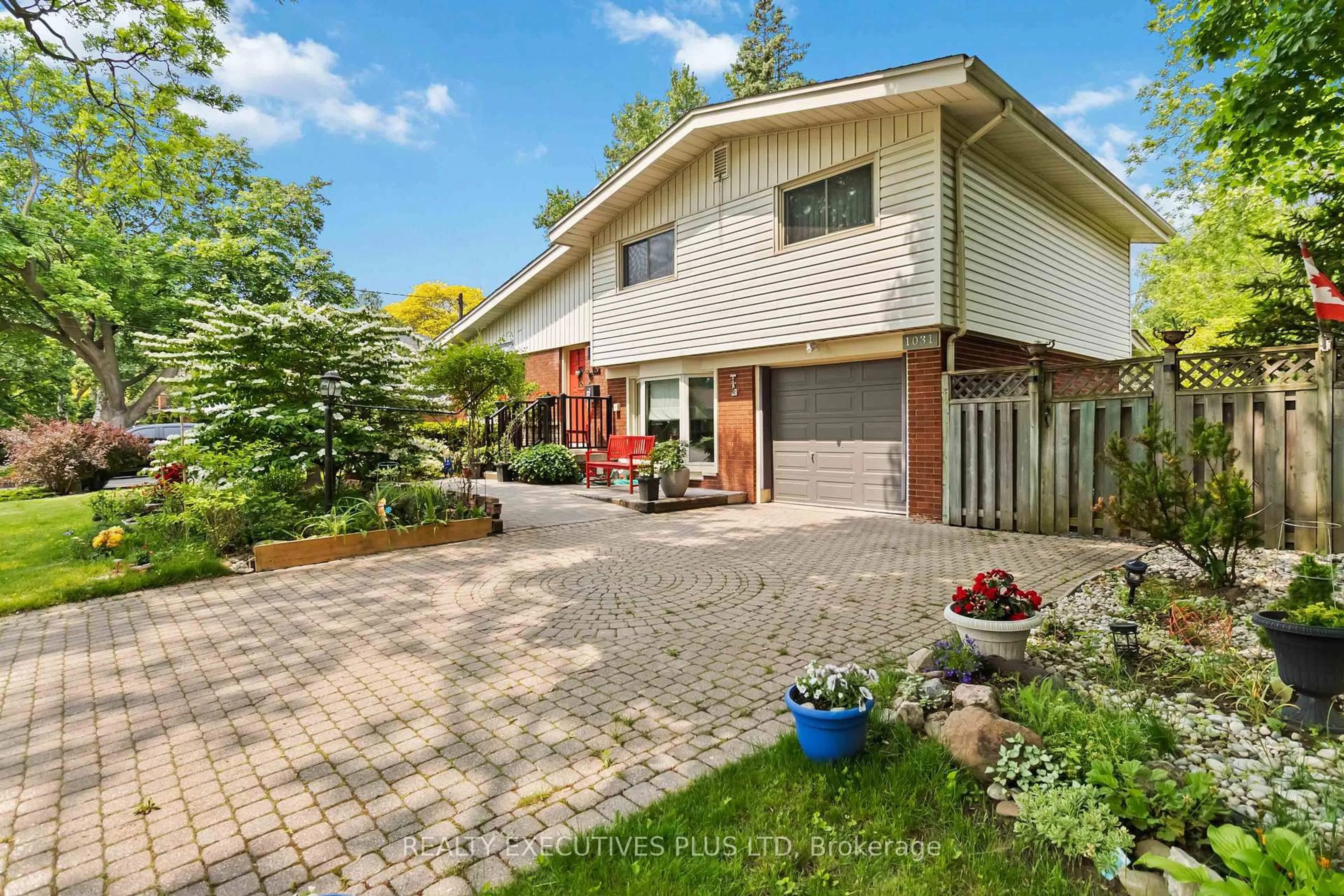 Home with brick exterior material, street for 1031 Marley Cres, Burlington Ontario L7T 3S3