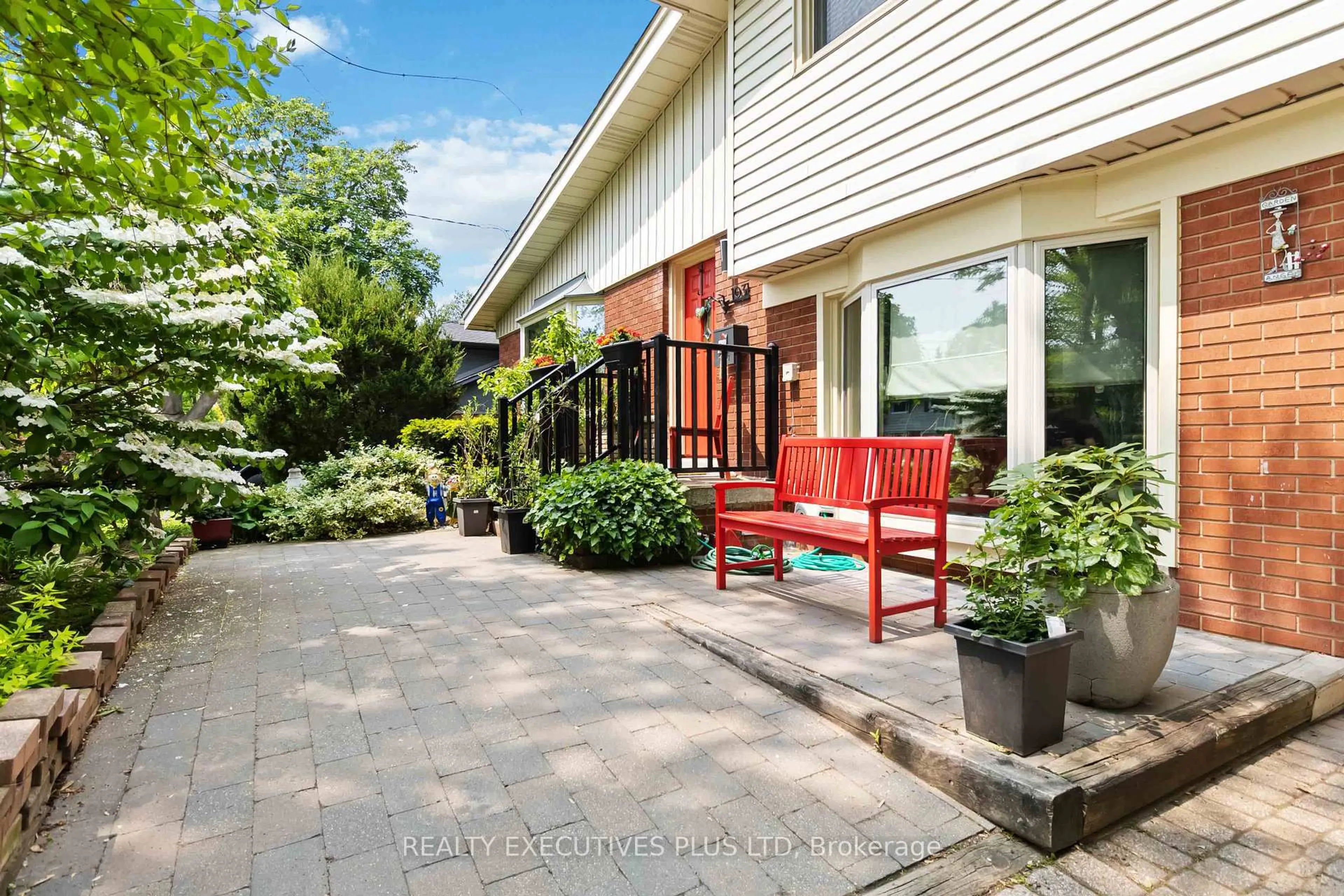Patio, street for 1031 Marley Cres, Burlington Ontario L7T 3S3