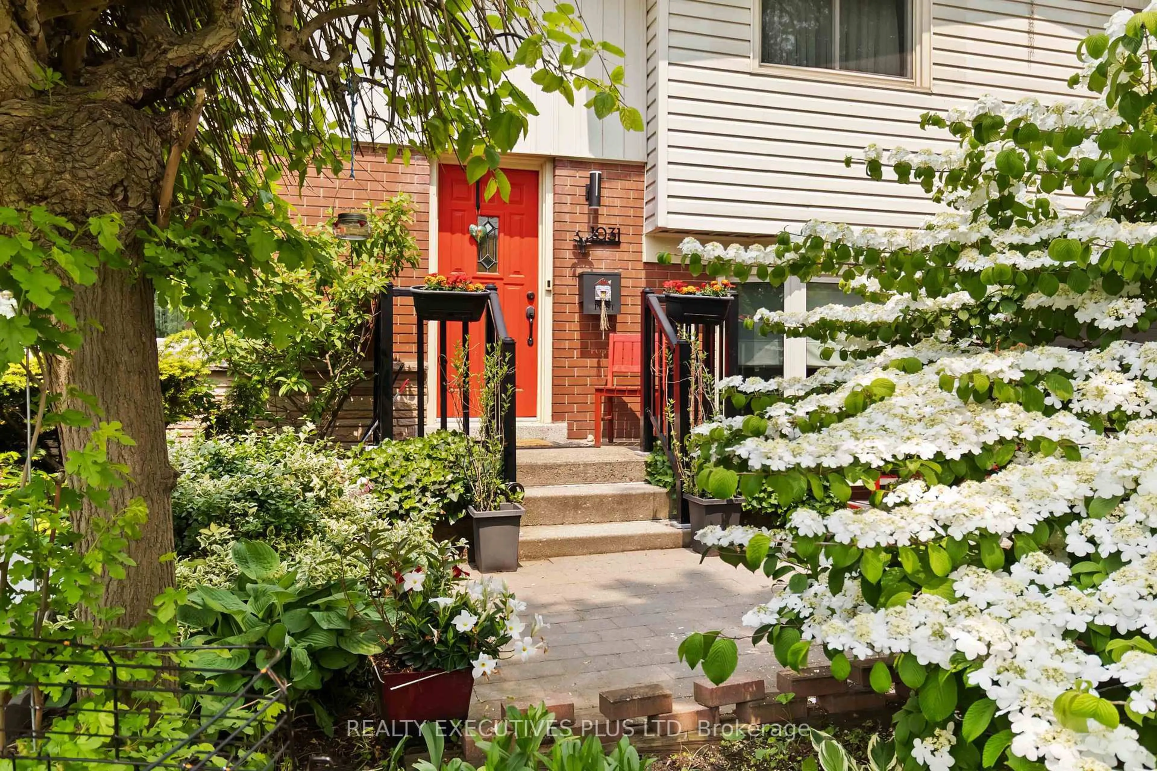 Home with brick exterior material, street for 1031 Marley Cres, Burlington Ontario L7T 3S3