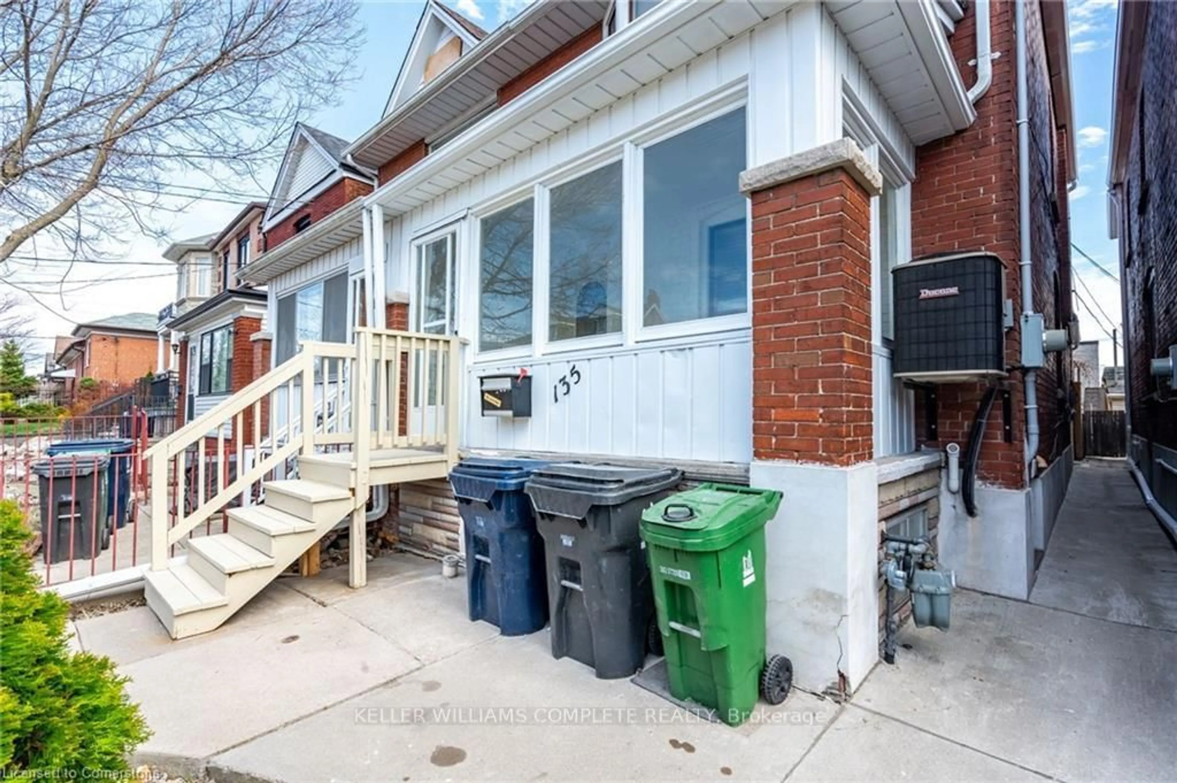 Unknown for 135 Hope St, Toronto Ontario M6E 1K2