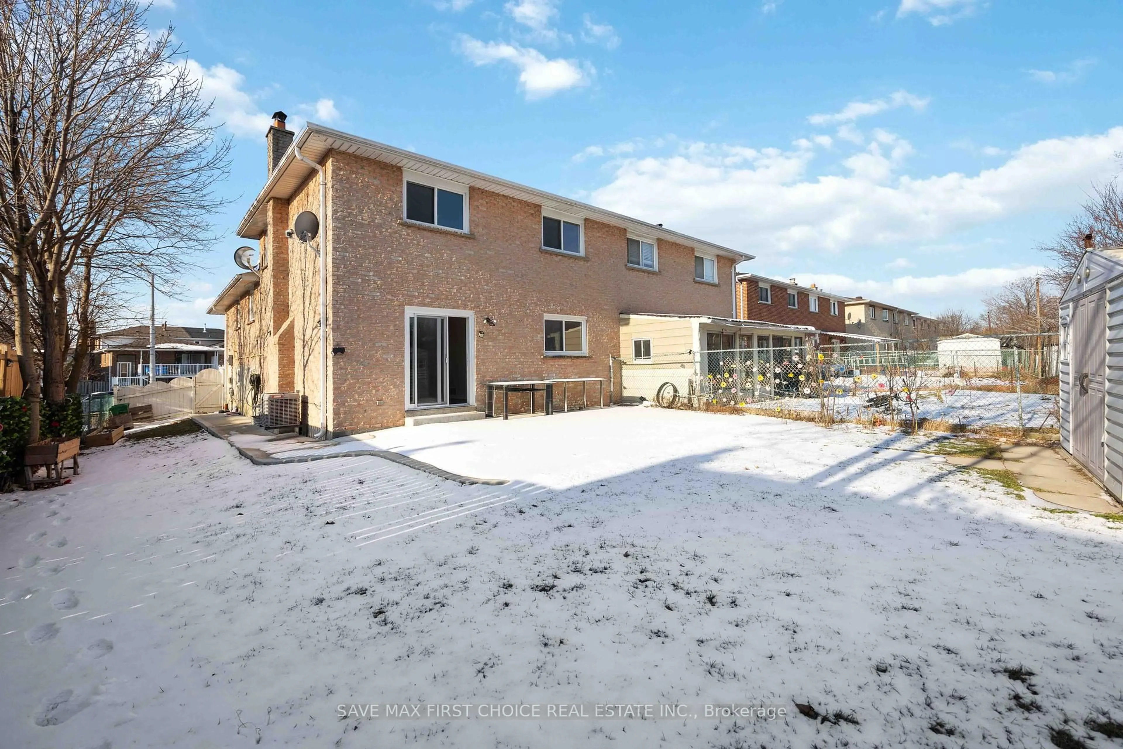Patio, unknown for 307 Royal Salisbury Way, Brampton Ontario L6V 3G4