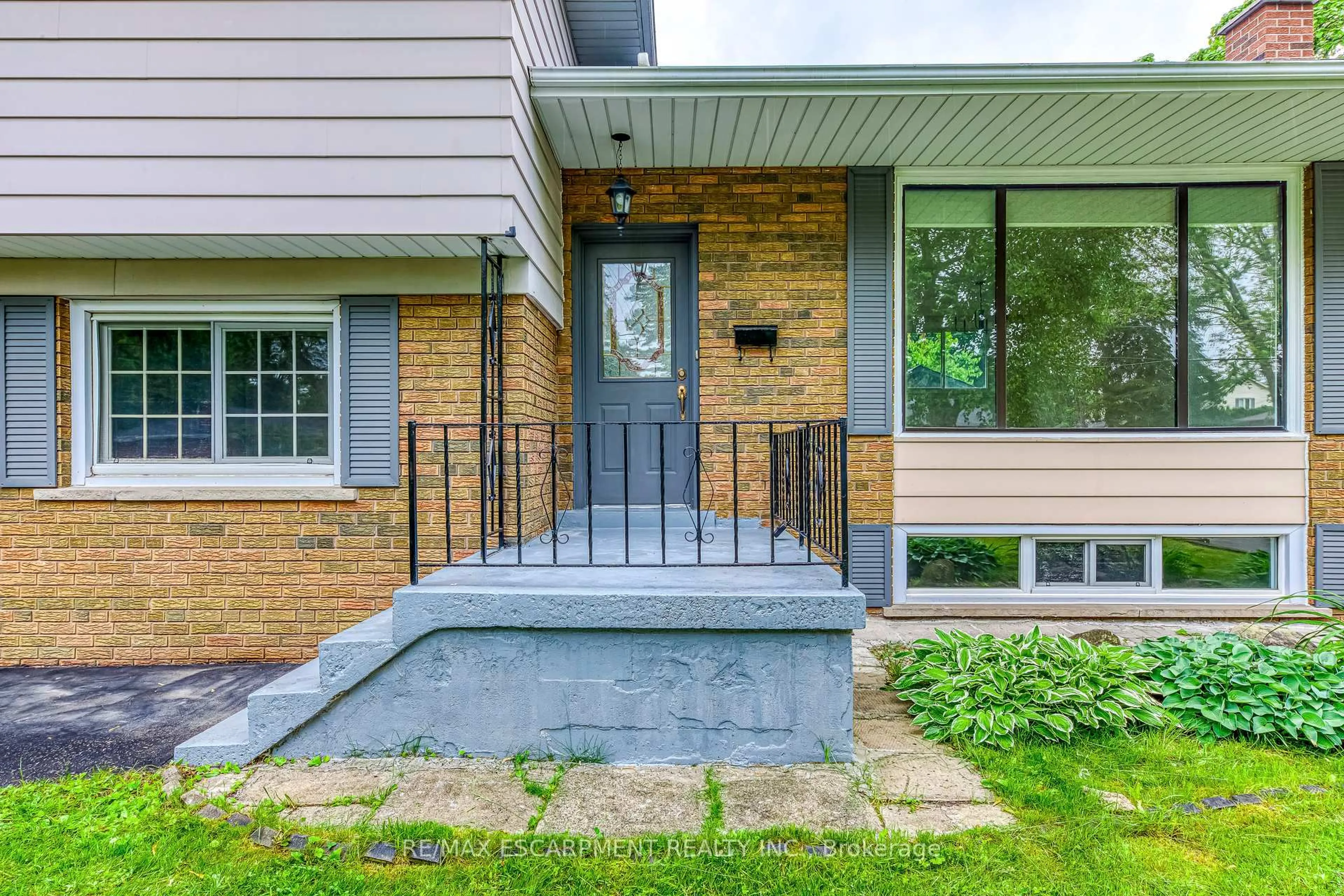 Home with brick exterior material, street for 564 Dynes Rd, Burlington Ontario L7N 2V2