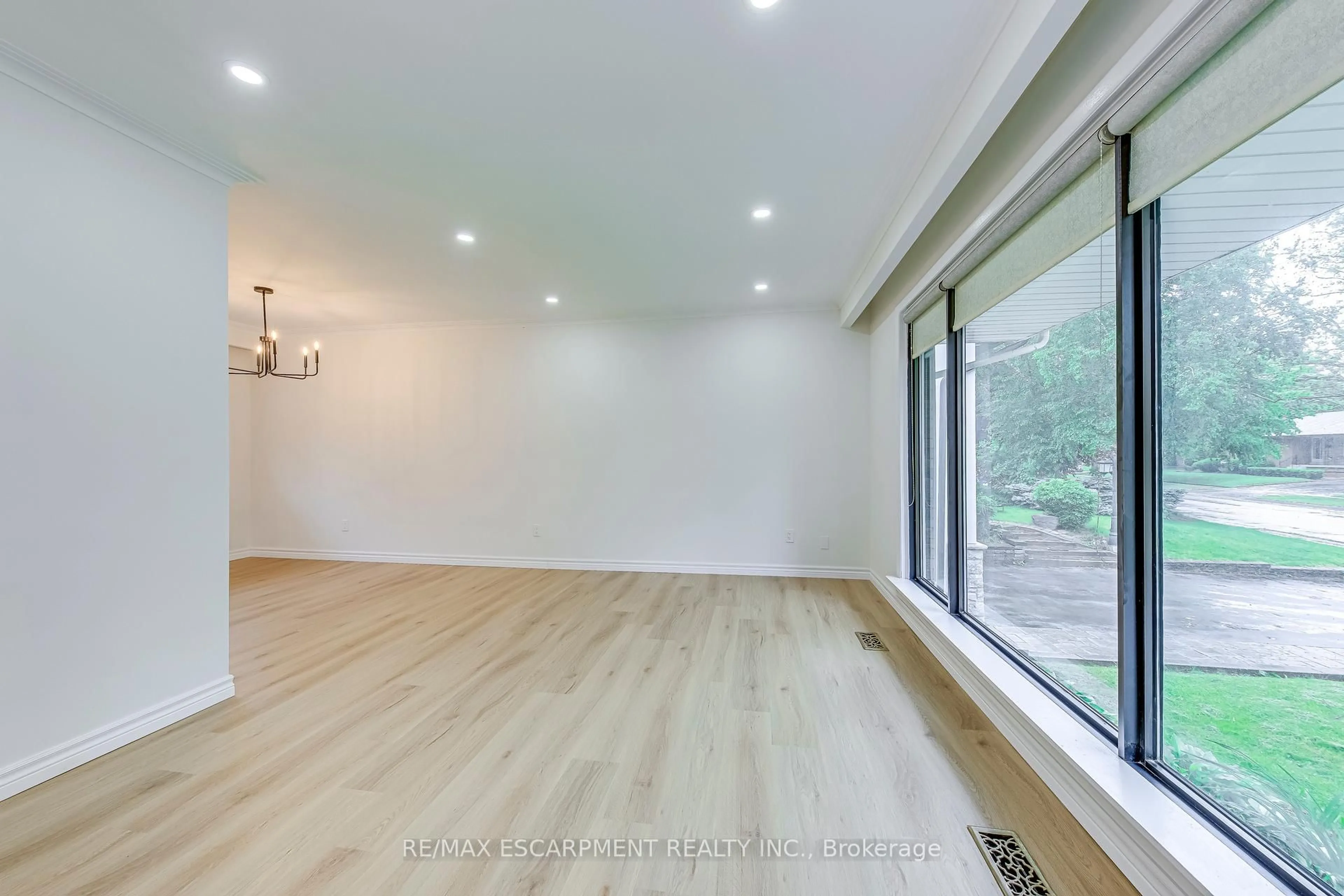 A pic of a room for 564 Dynes Rd, Burlington Ontario L7N 2V2