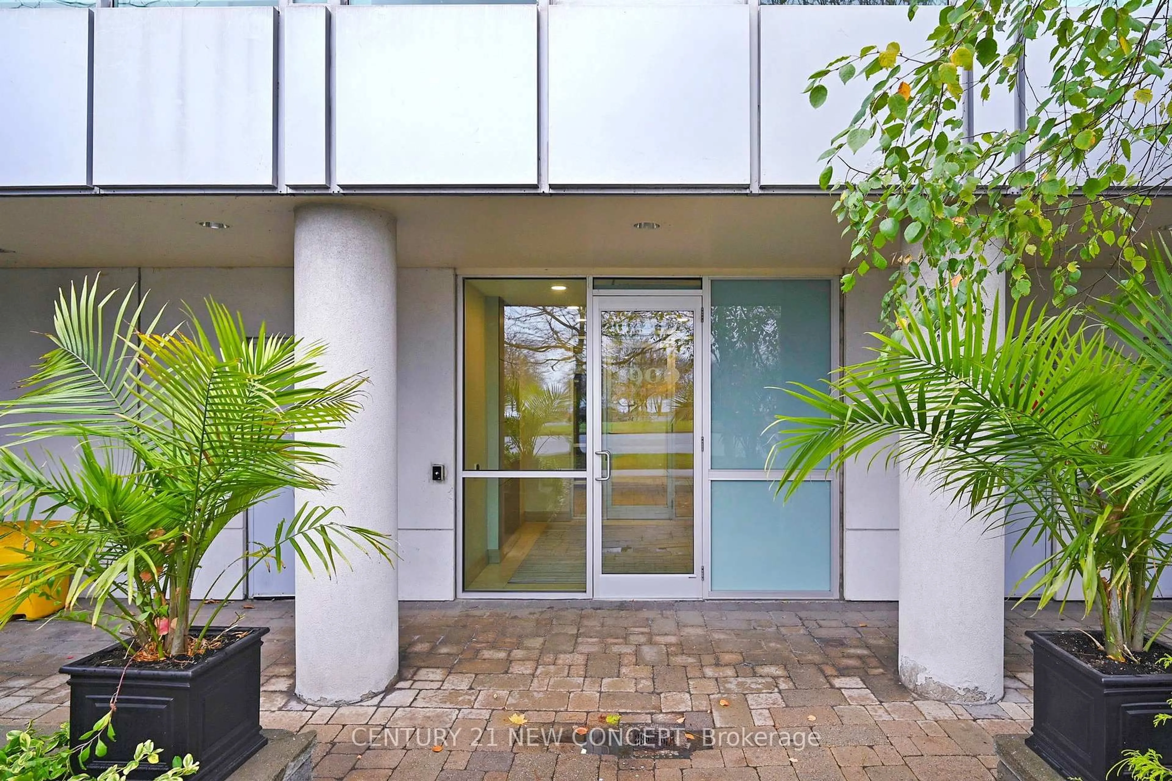 Indoor foyer for 1900 Lake Shore Blvd #704, Toronto Ontario M6S 1A4