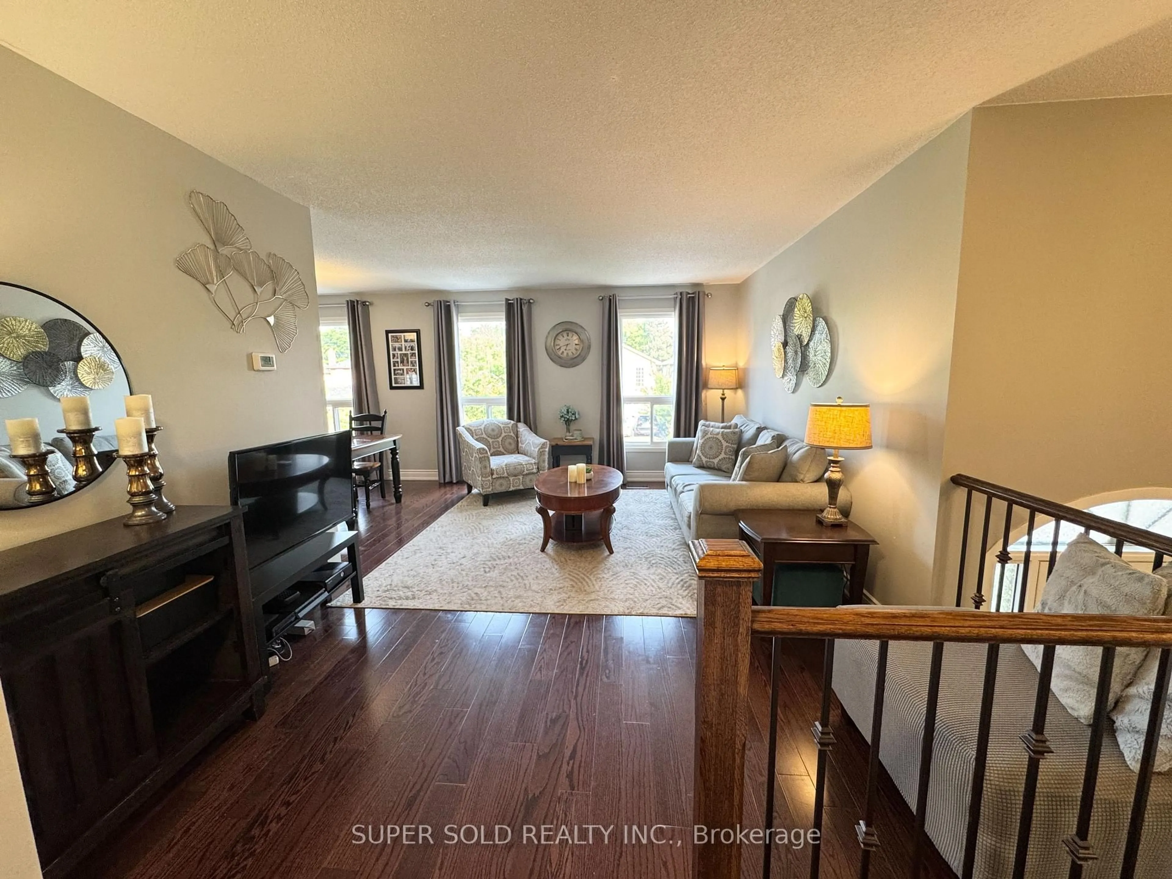 Living room with furniture, wood/laminate floor for 25 Floribunda Cres, Brampton Ontario L6T 4R8
